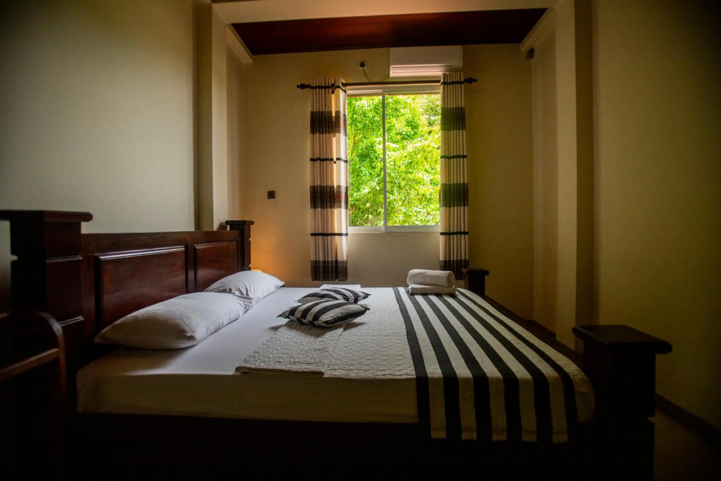 Bed in Evergreen Hotel Dambulla