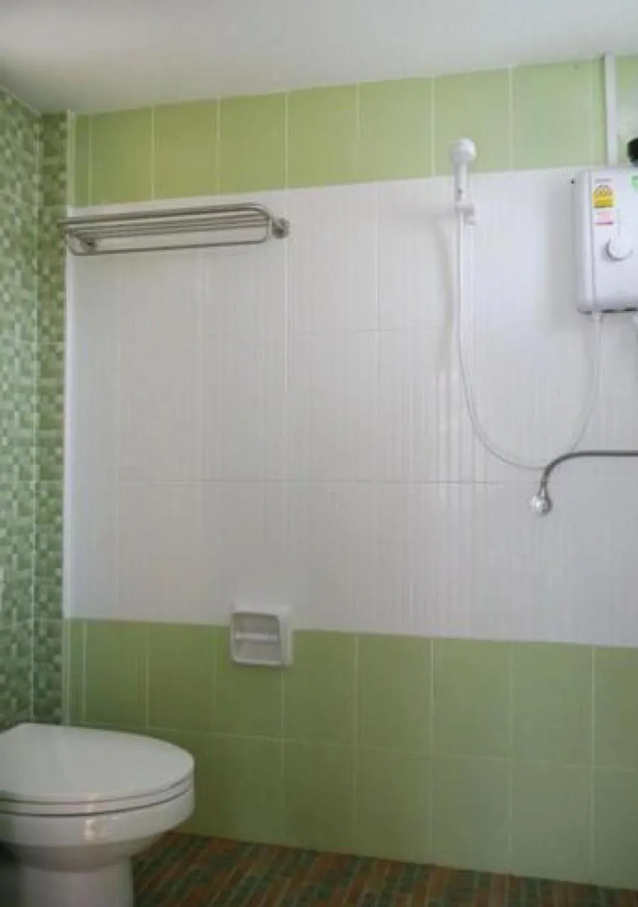 Shower in Sisatchanalai Heritage Resort