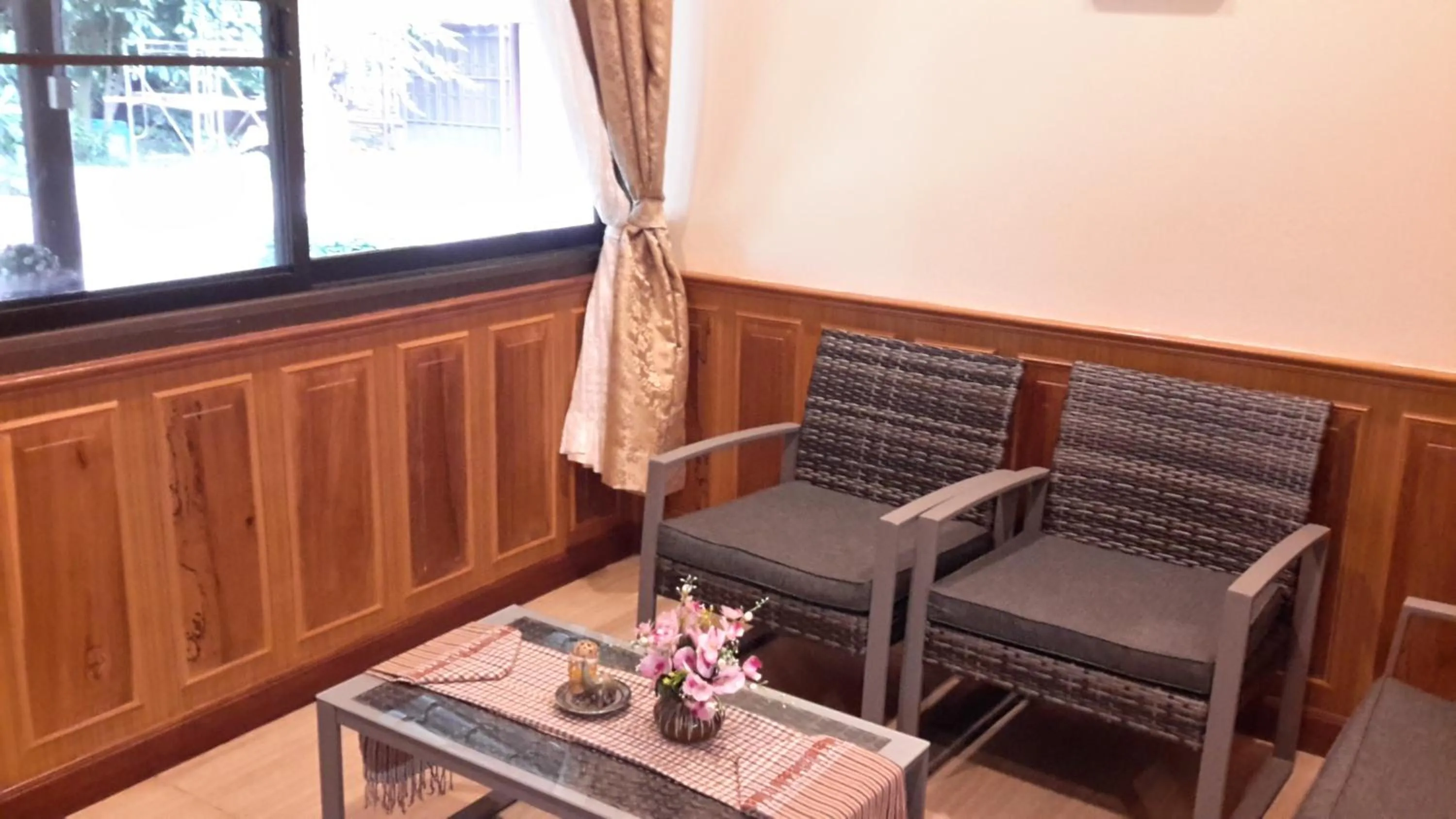 Living room in Sisatchanalai Heritage Resort