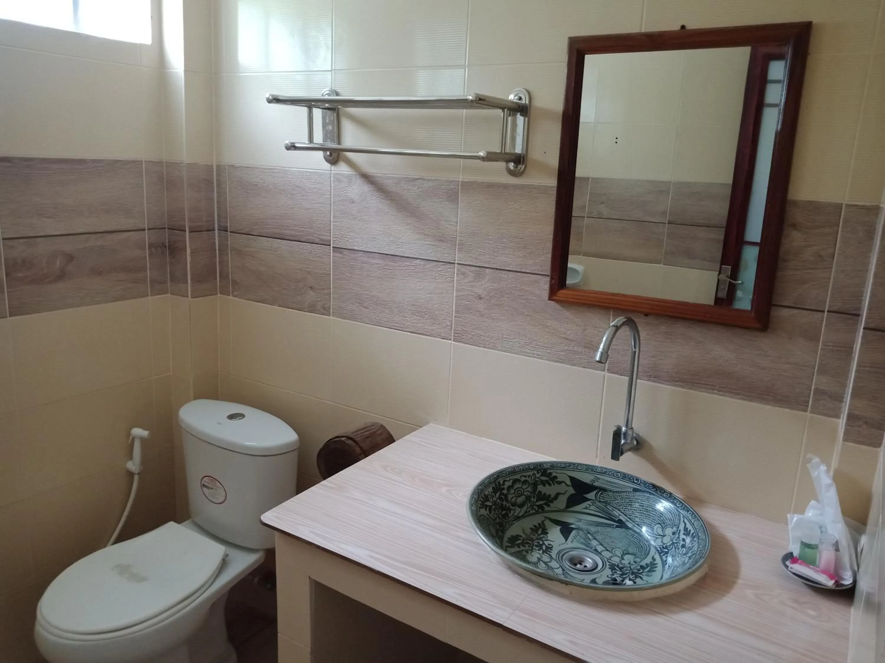 Shower in Sisatchanalai Heritage Resort