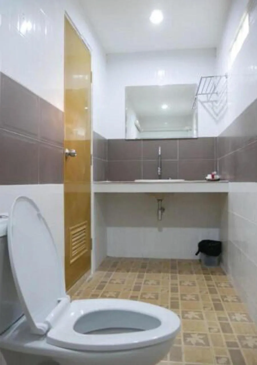 Shower in Sisatchanalai Heritage Resort