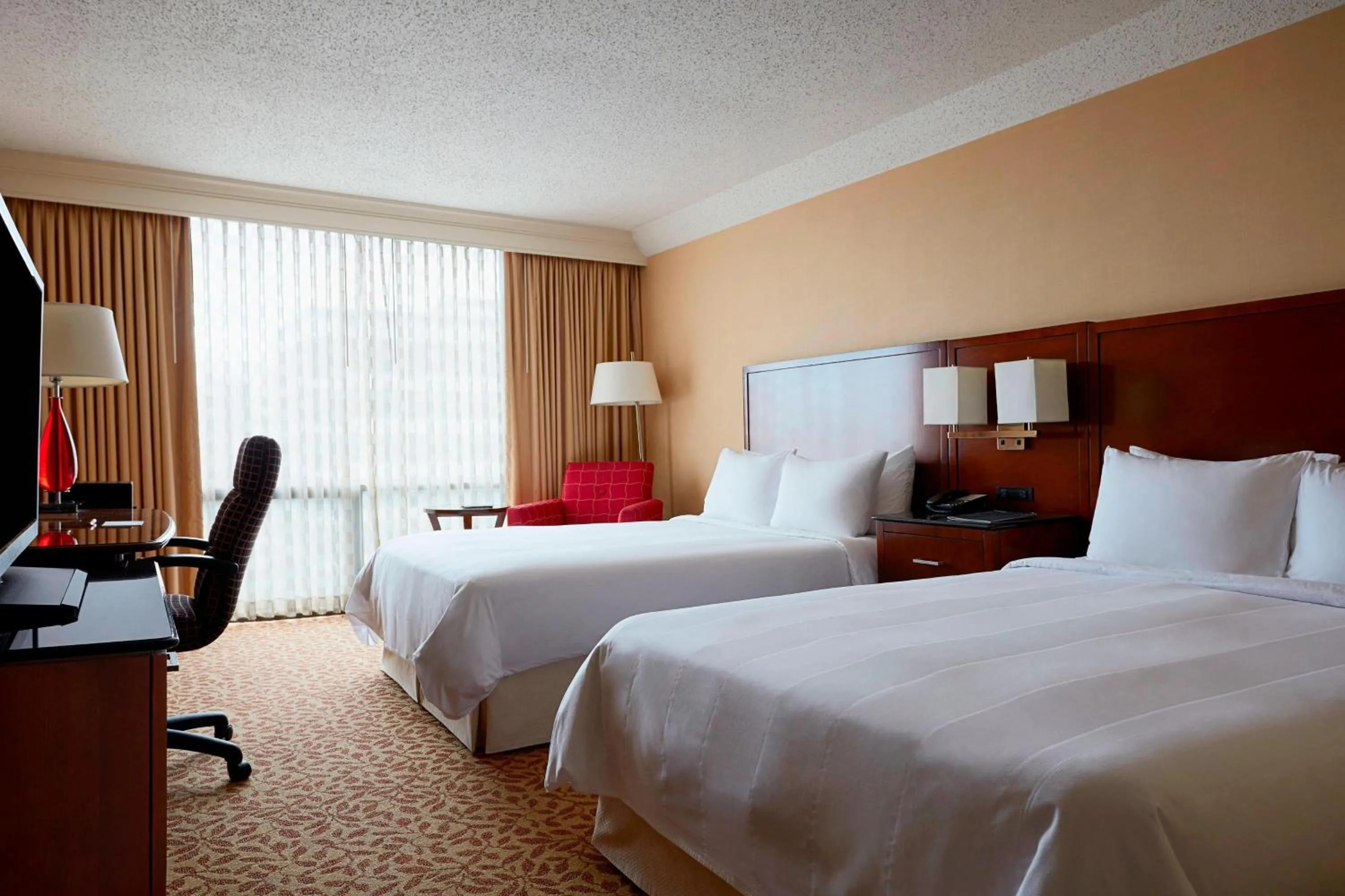 Photo of the whole room, Bed in Stamford Marriott Hotel & Spa