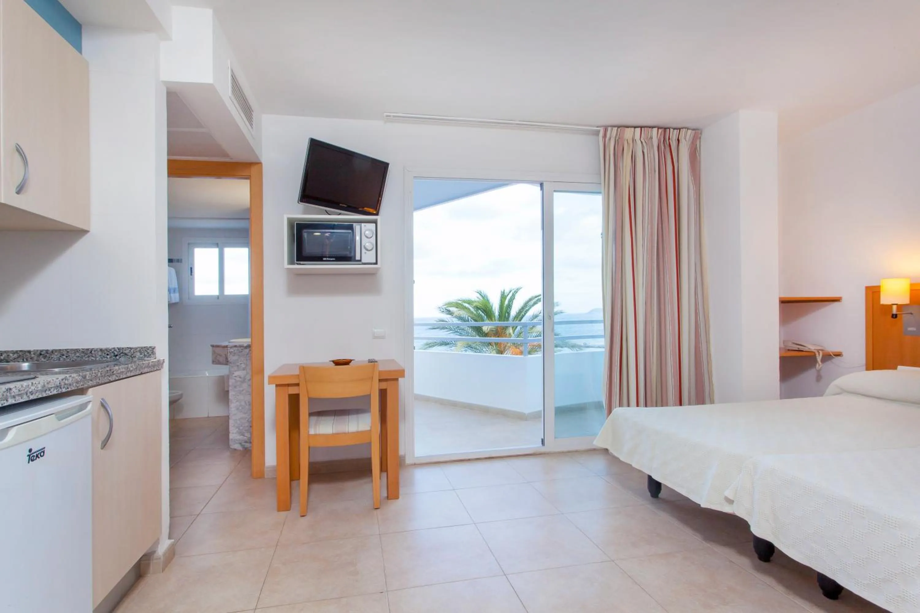 Photo of the whole room in Apartamentos Mar y Playa