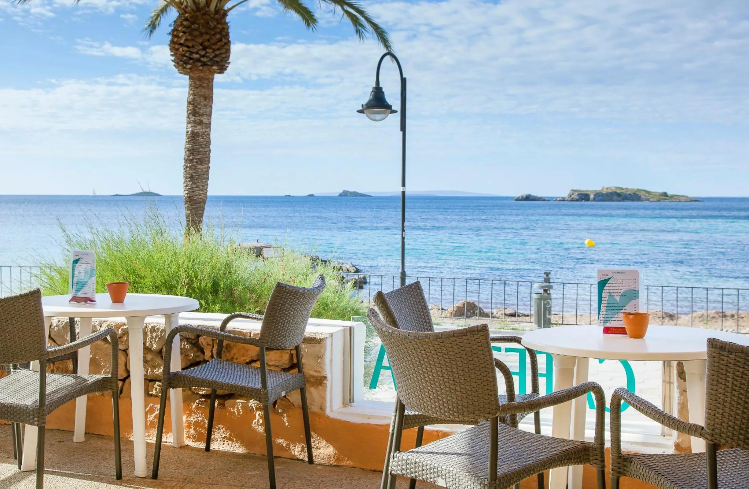 Restaurant/places to eat in Apartamentos Mar y Playa