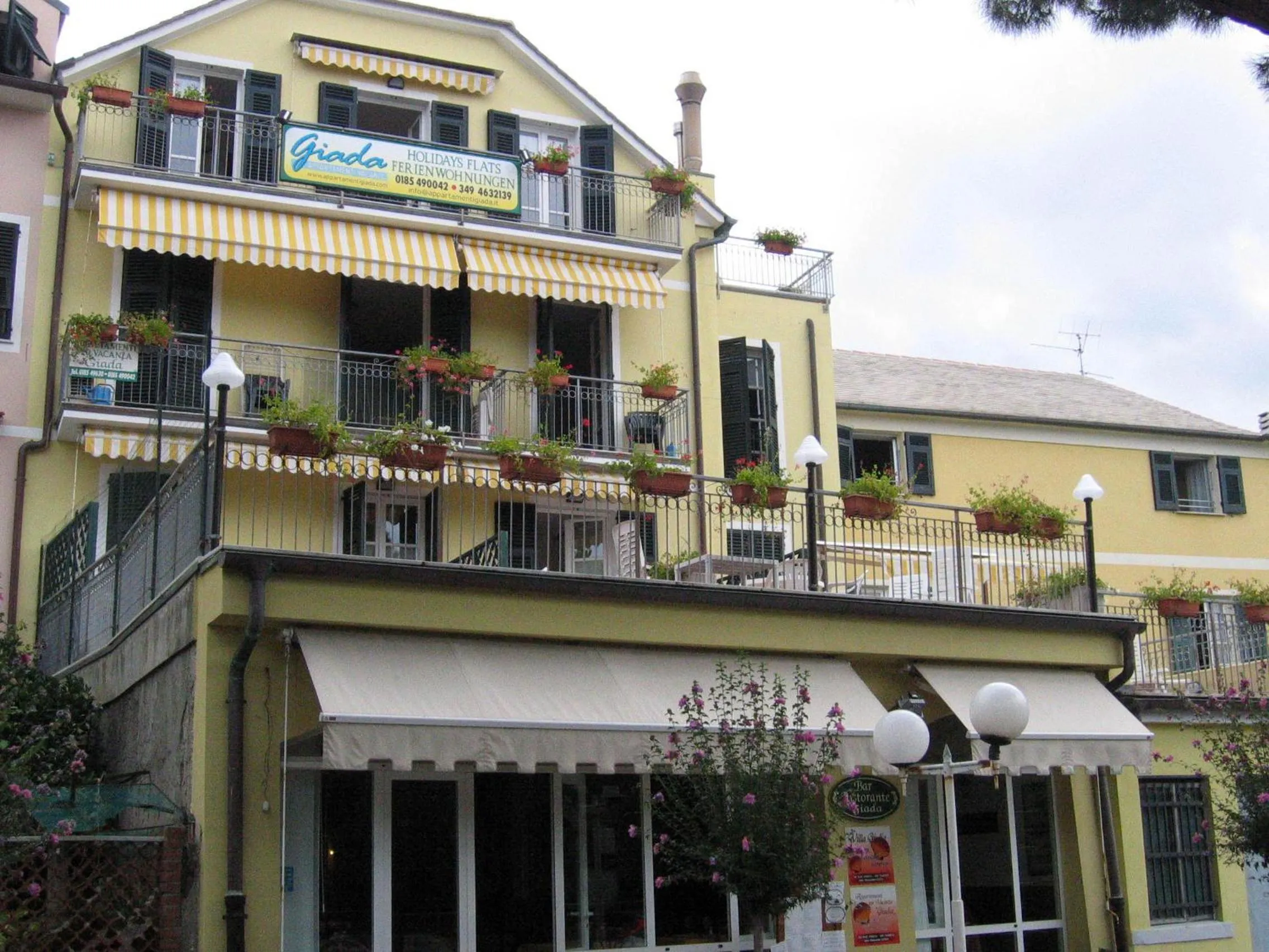 Facade/entrance in Giada