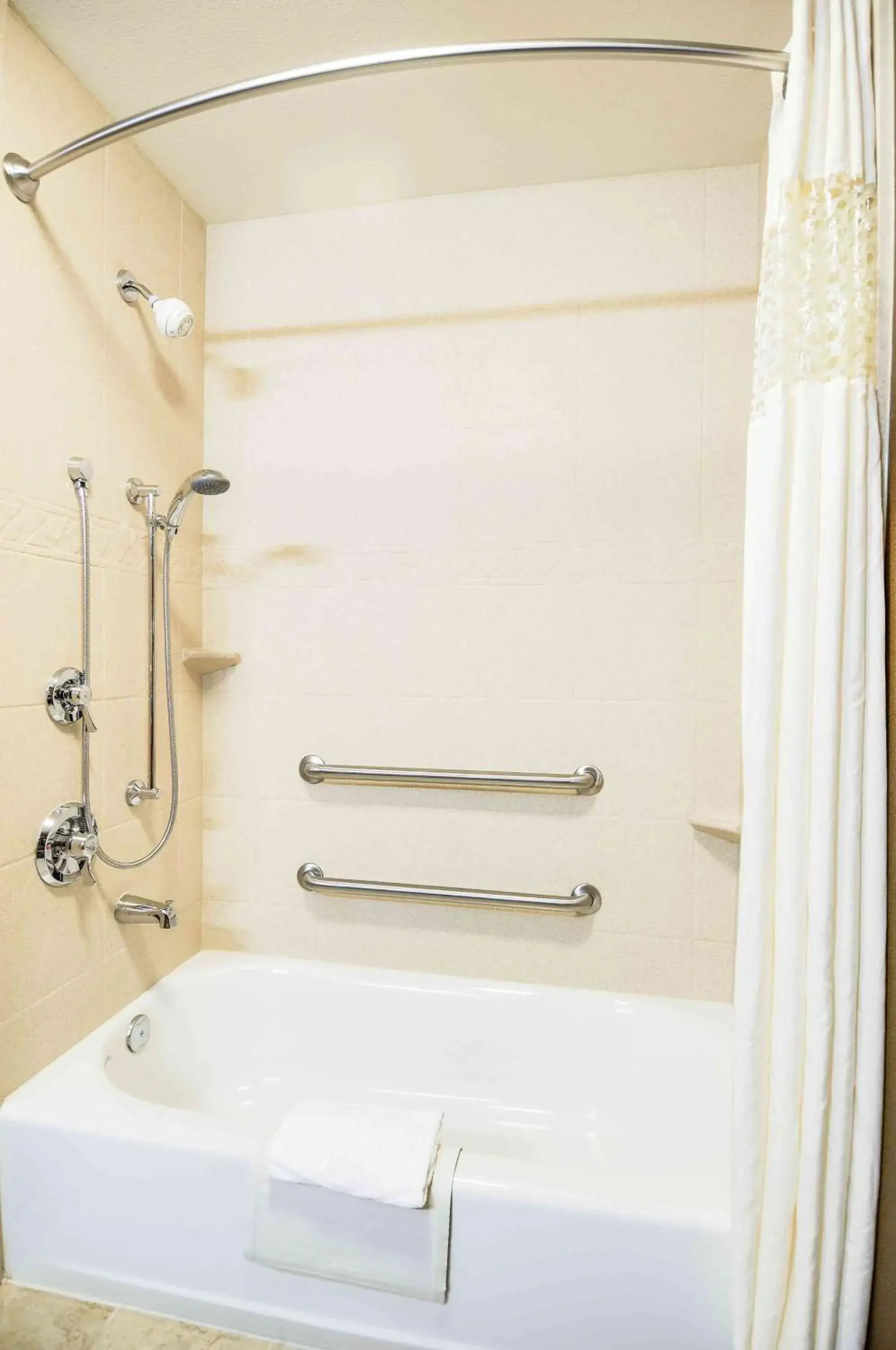 King Room with Sofa Bed - Hearing Accessible/Non-Smoking in Hampton Inn & Suites Pinedale King Room with Sofa Bed - Hearing Accessible/Non-Smoking in Hampton Inn & Suites Pinedale