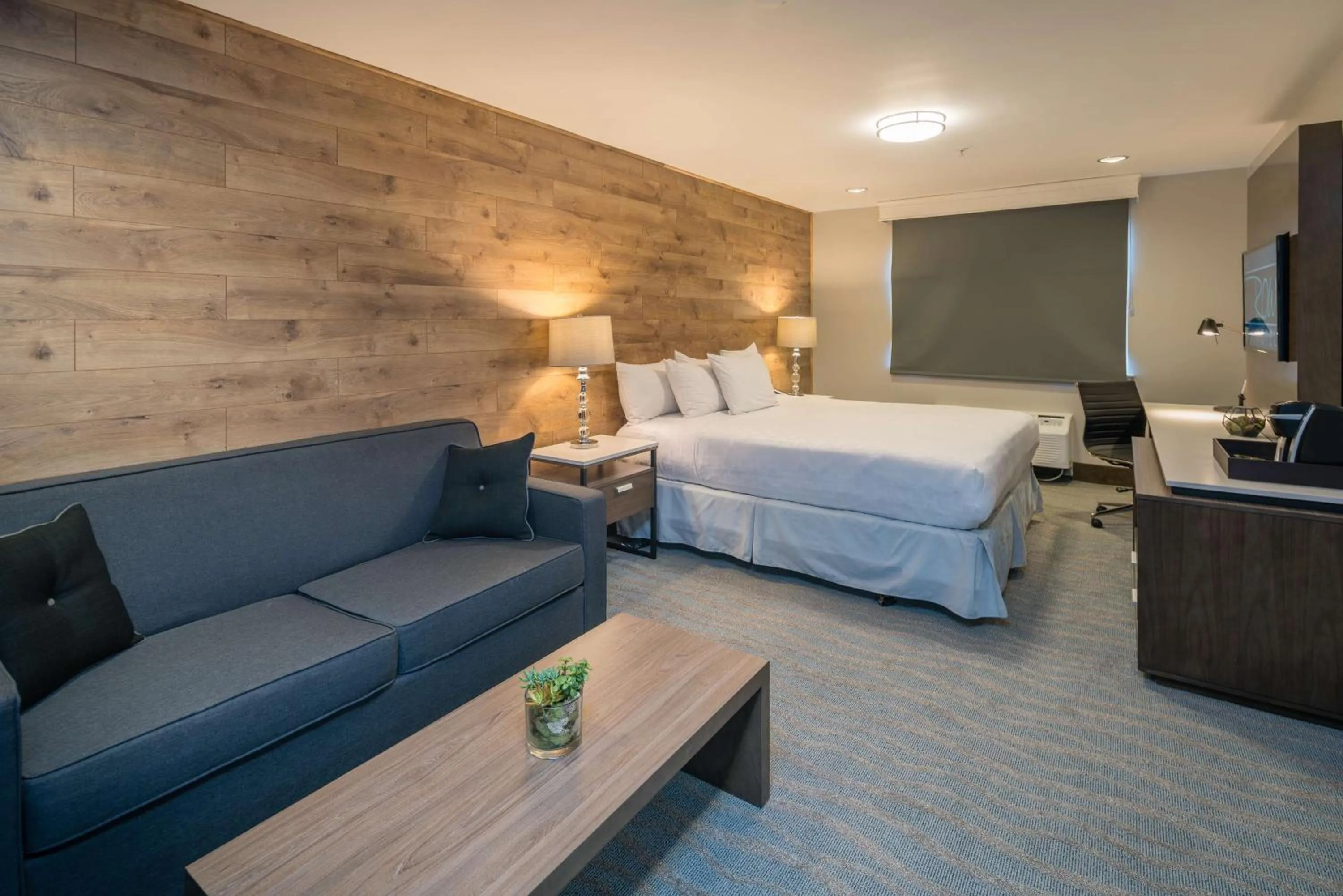 Bedroom, Bed in The Row Hotel; BW Signature Collection