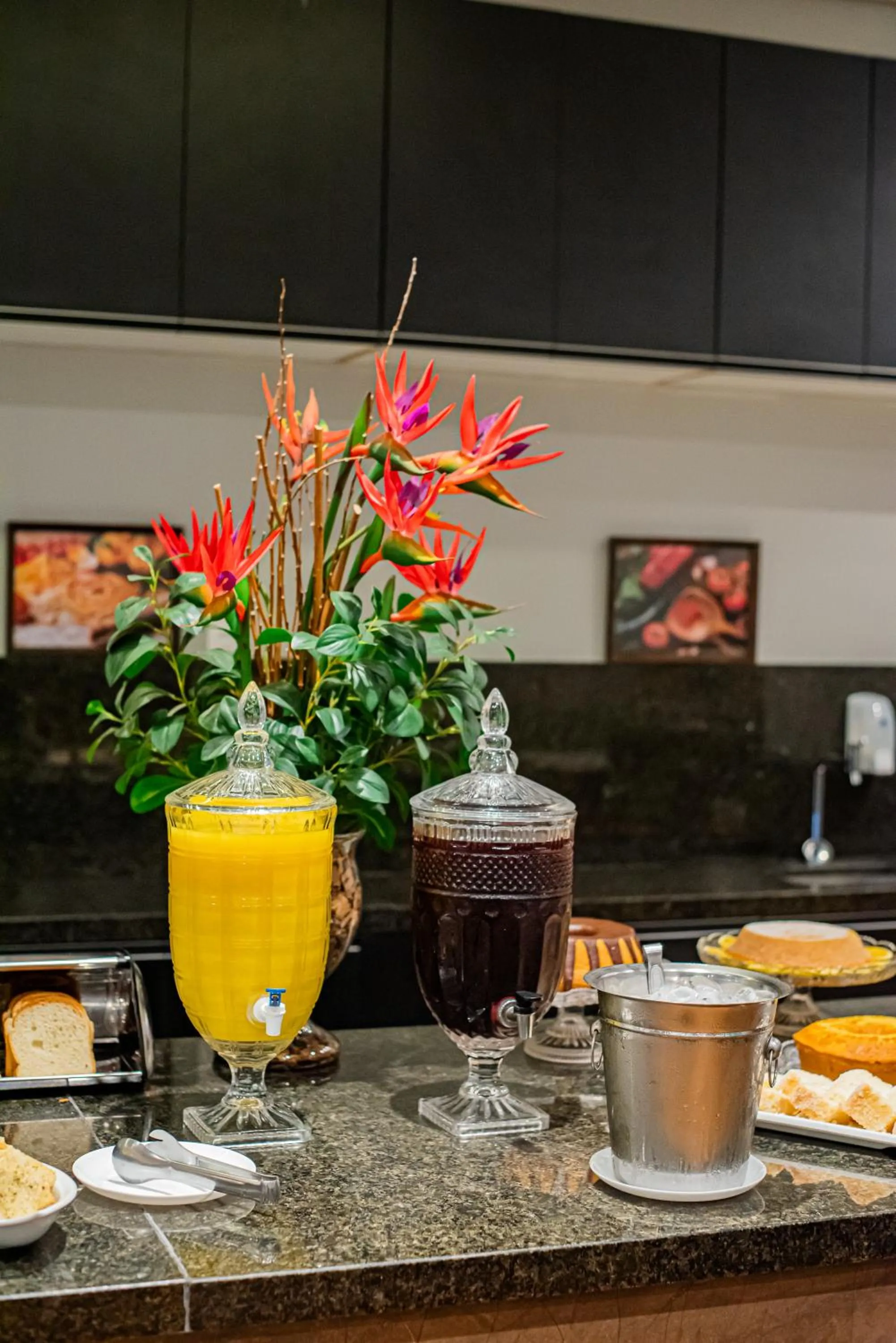 Buffet breakfast in San Diego Suítes Lourdes - OFICIAL