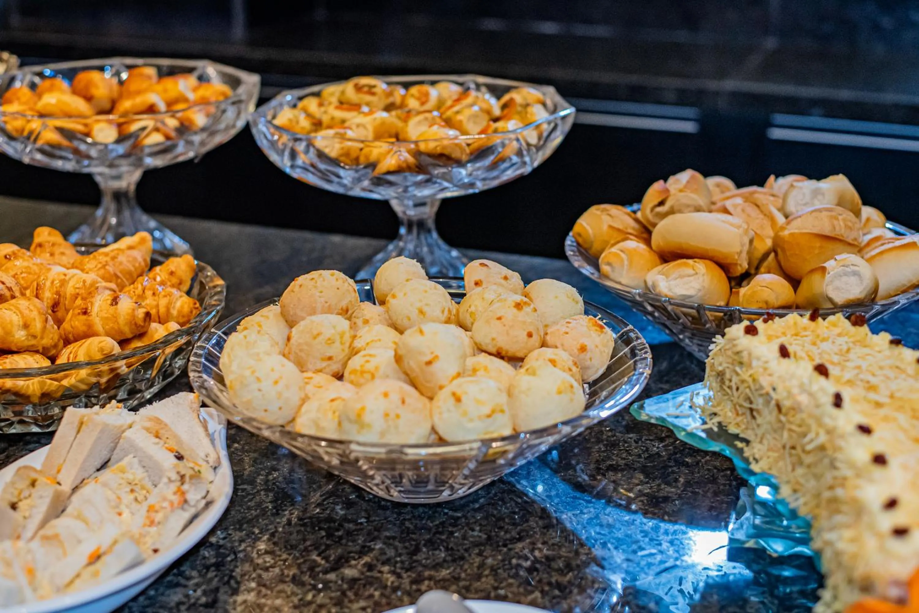 Buffet breakfast in San Diego Suítes Lourdes - OFICIAL