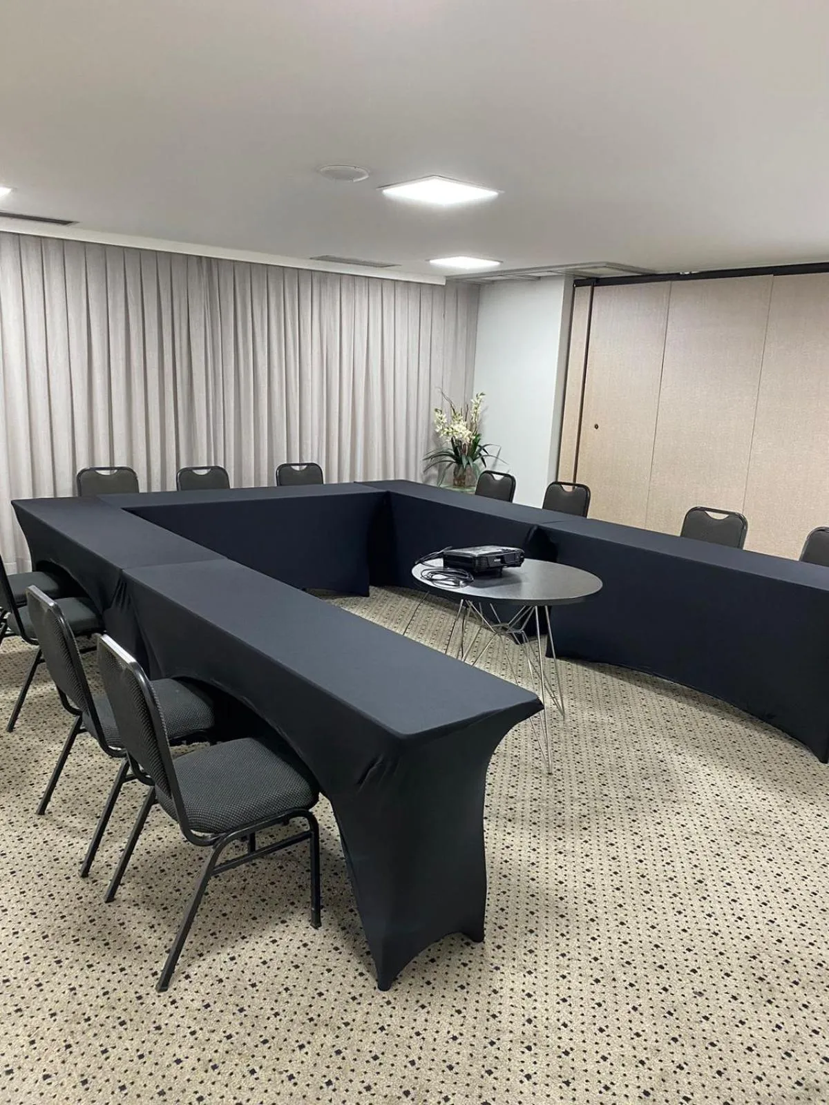 Meeting/conference room in San Diego Suítes Lourdes - OFICIAL