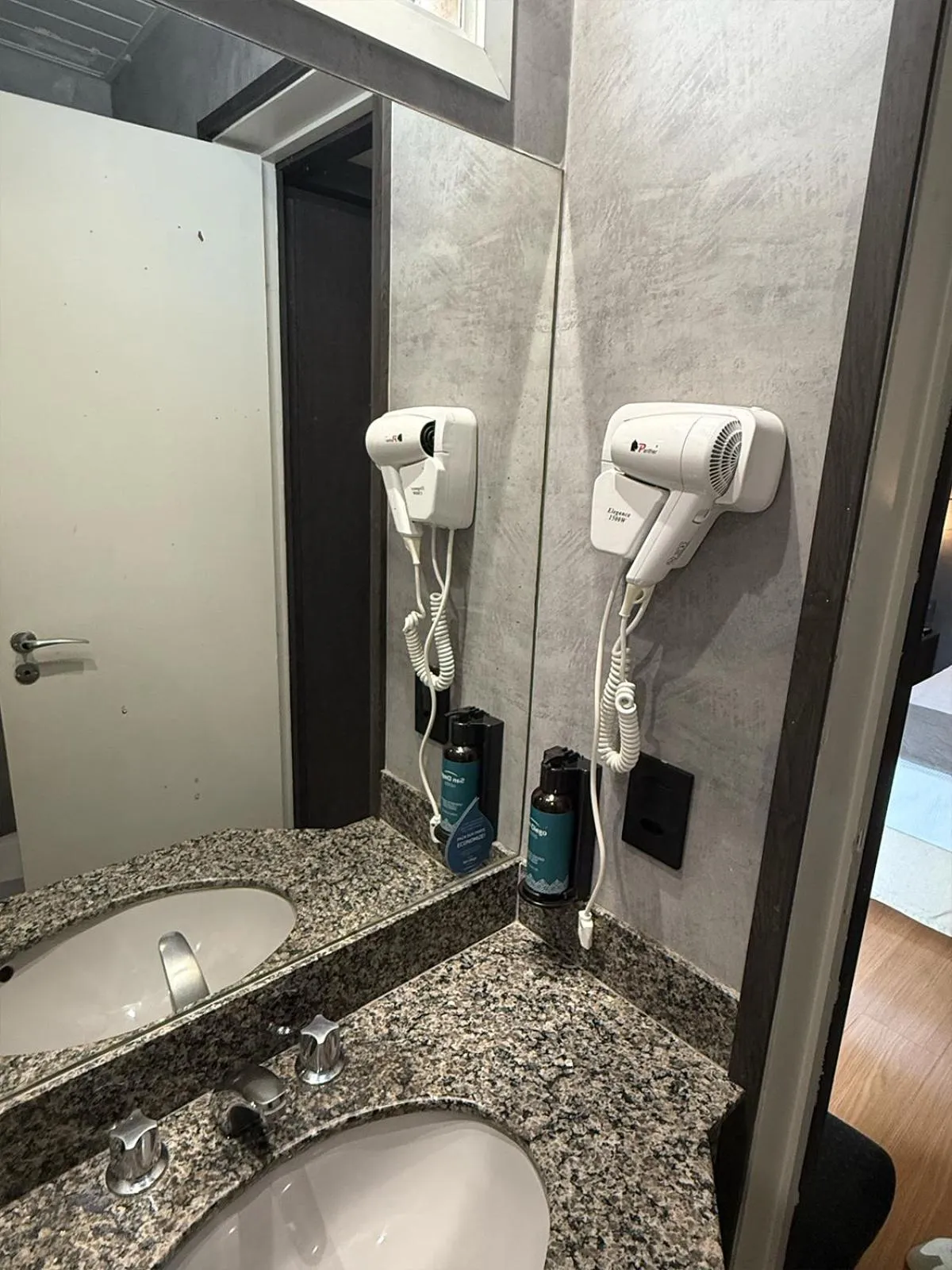 Bathroom in San Diego Suítes Lourdes - OFICIAL