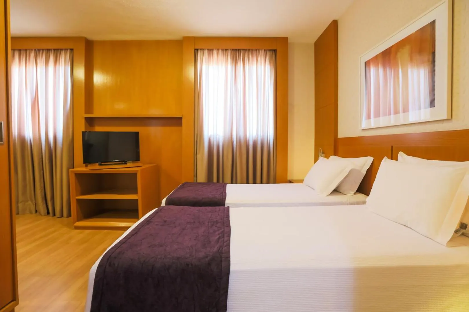 Photo of the whole room, Bed in Nobile Suítes Uberlândia