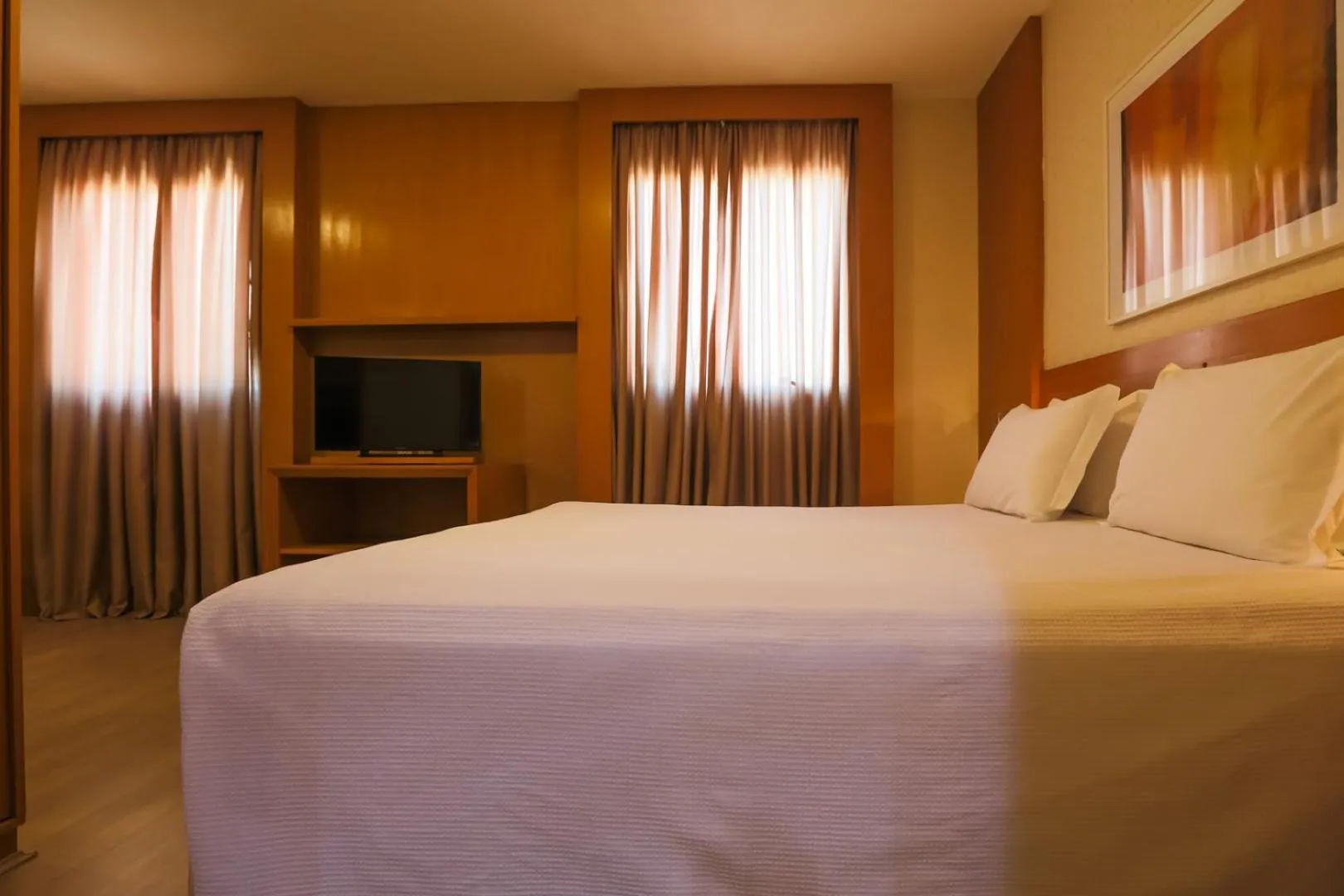 TV and multimedia, Bed in Nobile Suítes Uberlândia