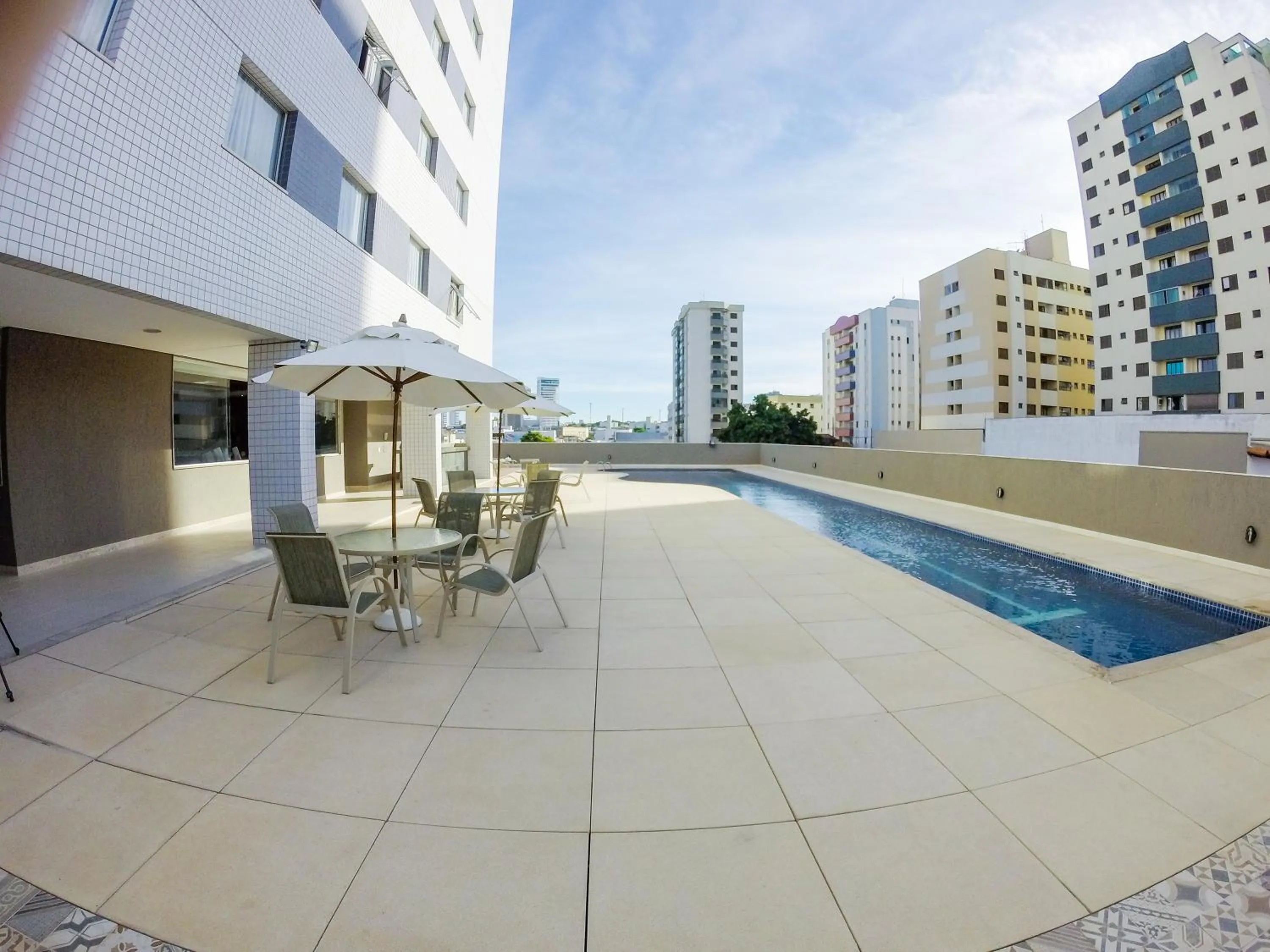 Swimming pool in Nobile Suítes Uberlândia