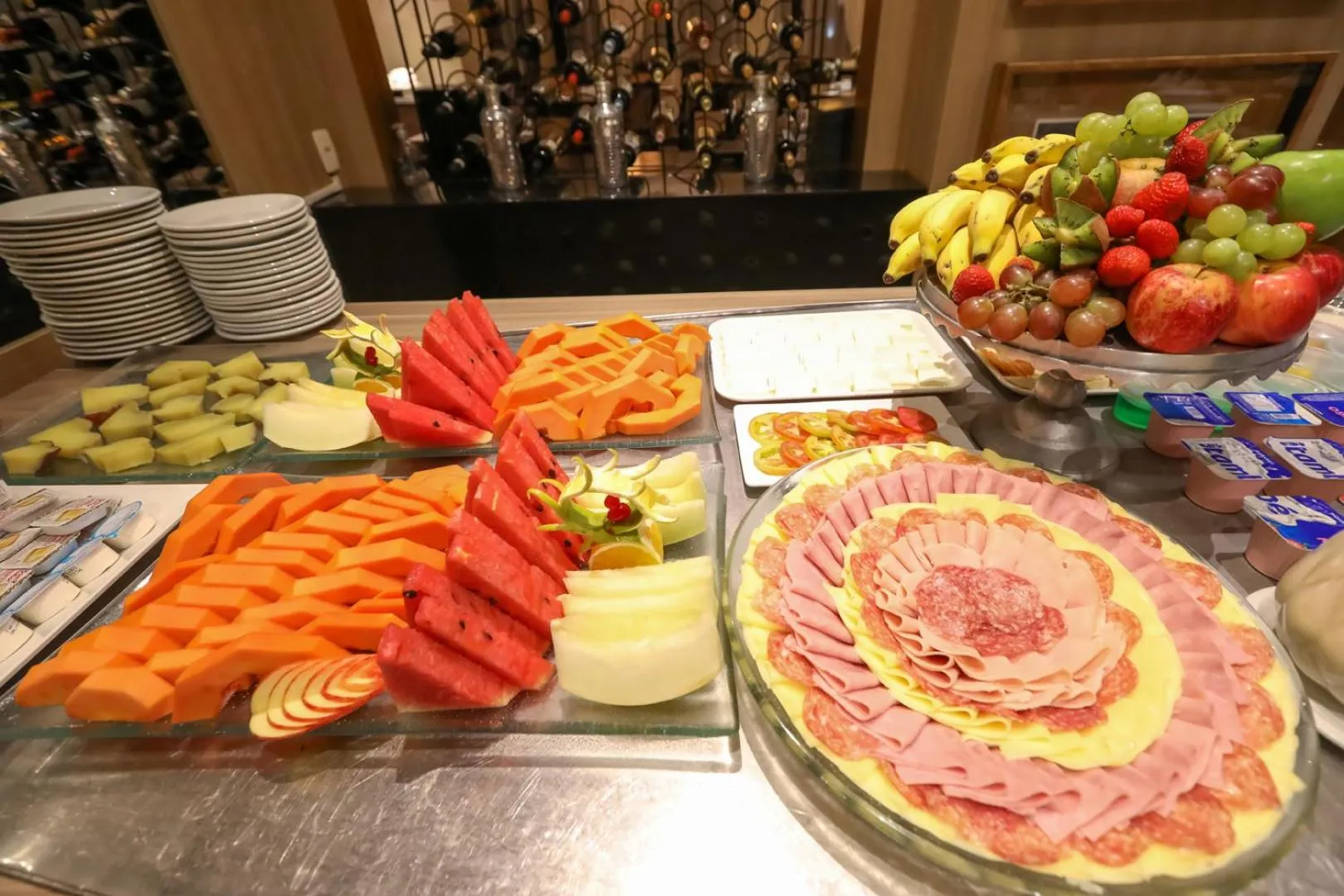 Buffet breakfast in Nobile Suítes Uberlândia