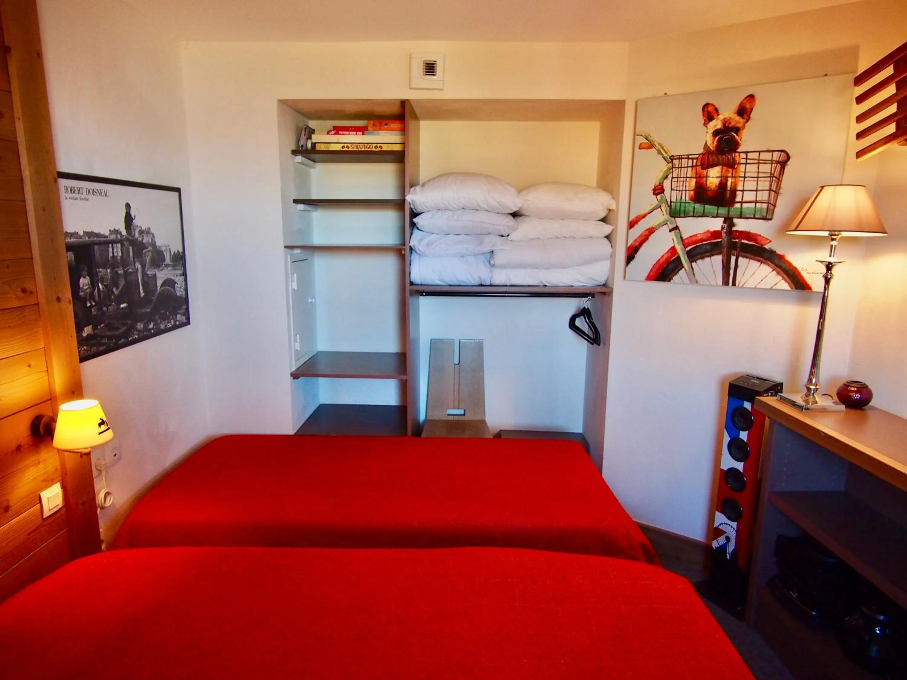 Bed in RisoulSki Antarès - Piscine et Sauna