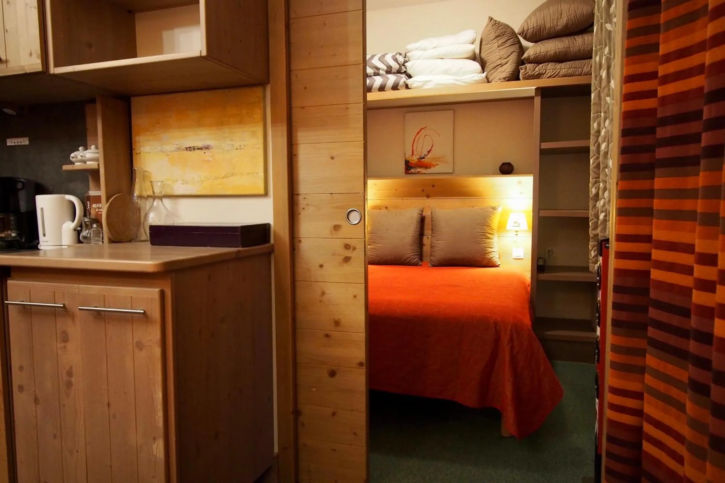 Bed in RisoulSki Antarès - Piscine et Sauna