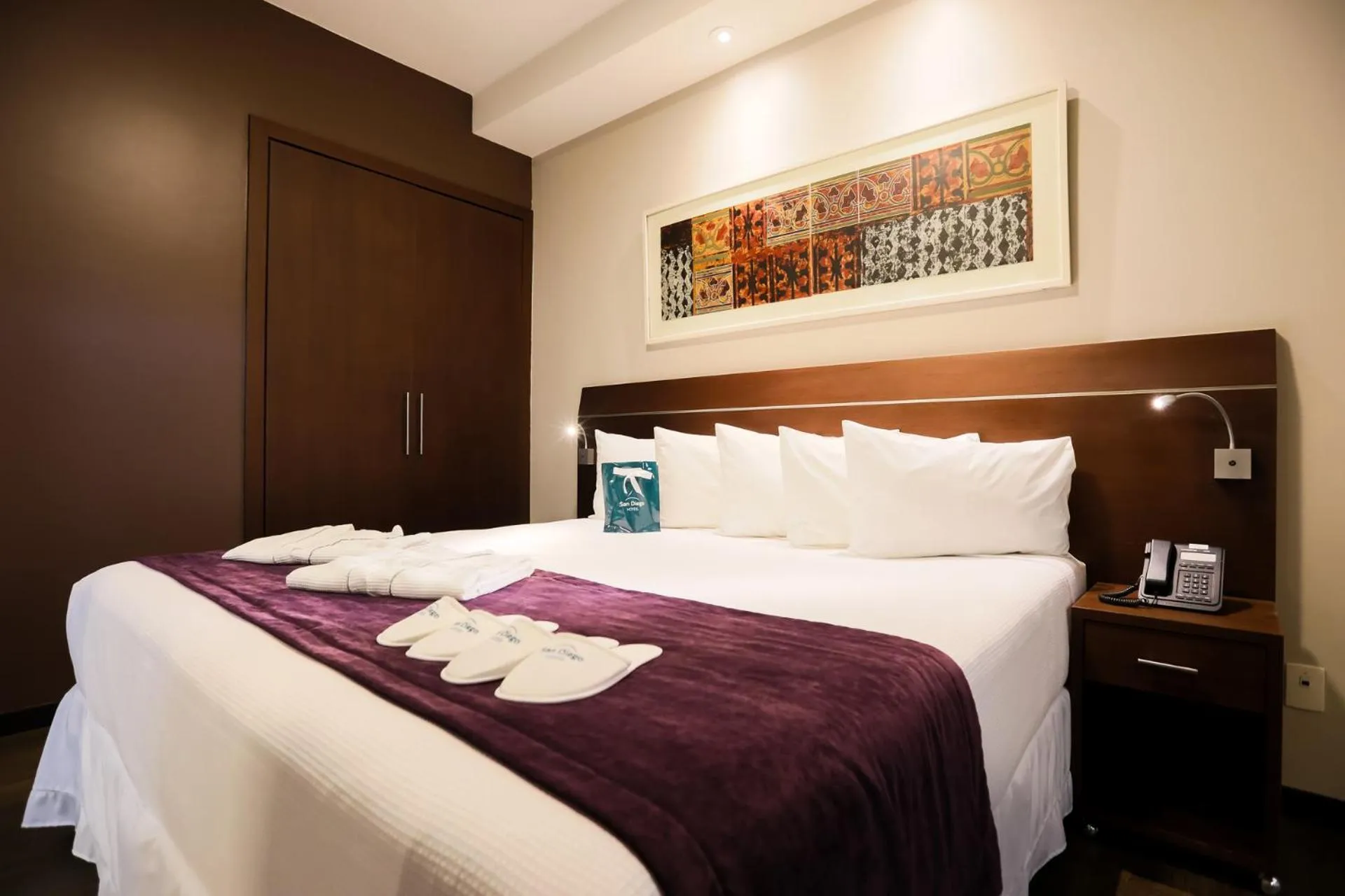 Bed in San Diego Suites Ipatinga