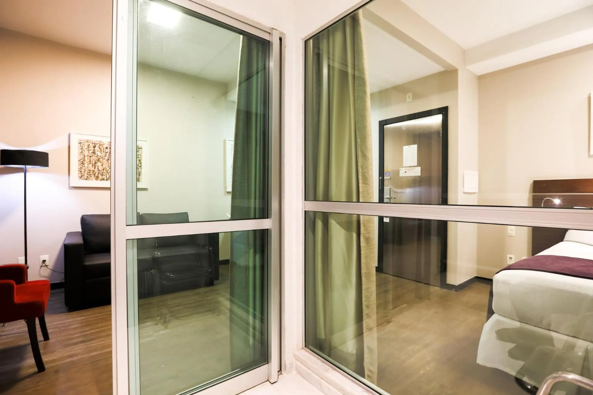 Balcony/Terrace, Bed in San Diego Suites Ipatinga