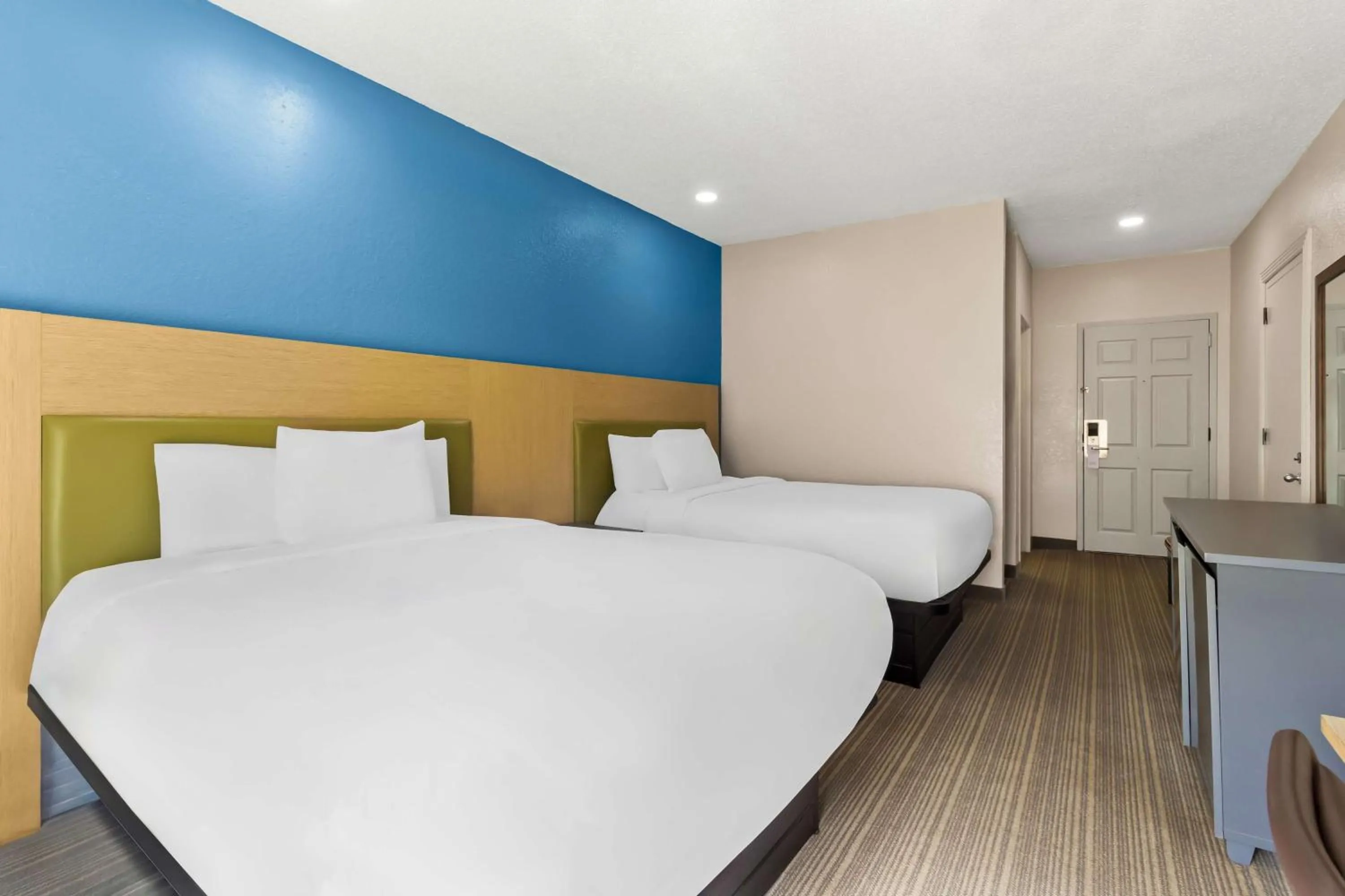 Bedroom, Bed in Sonesta Essential IAH Airport JFK Boulevard - Newly Renovated