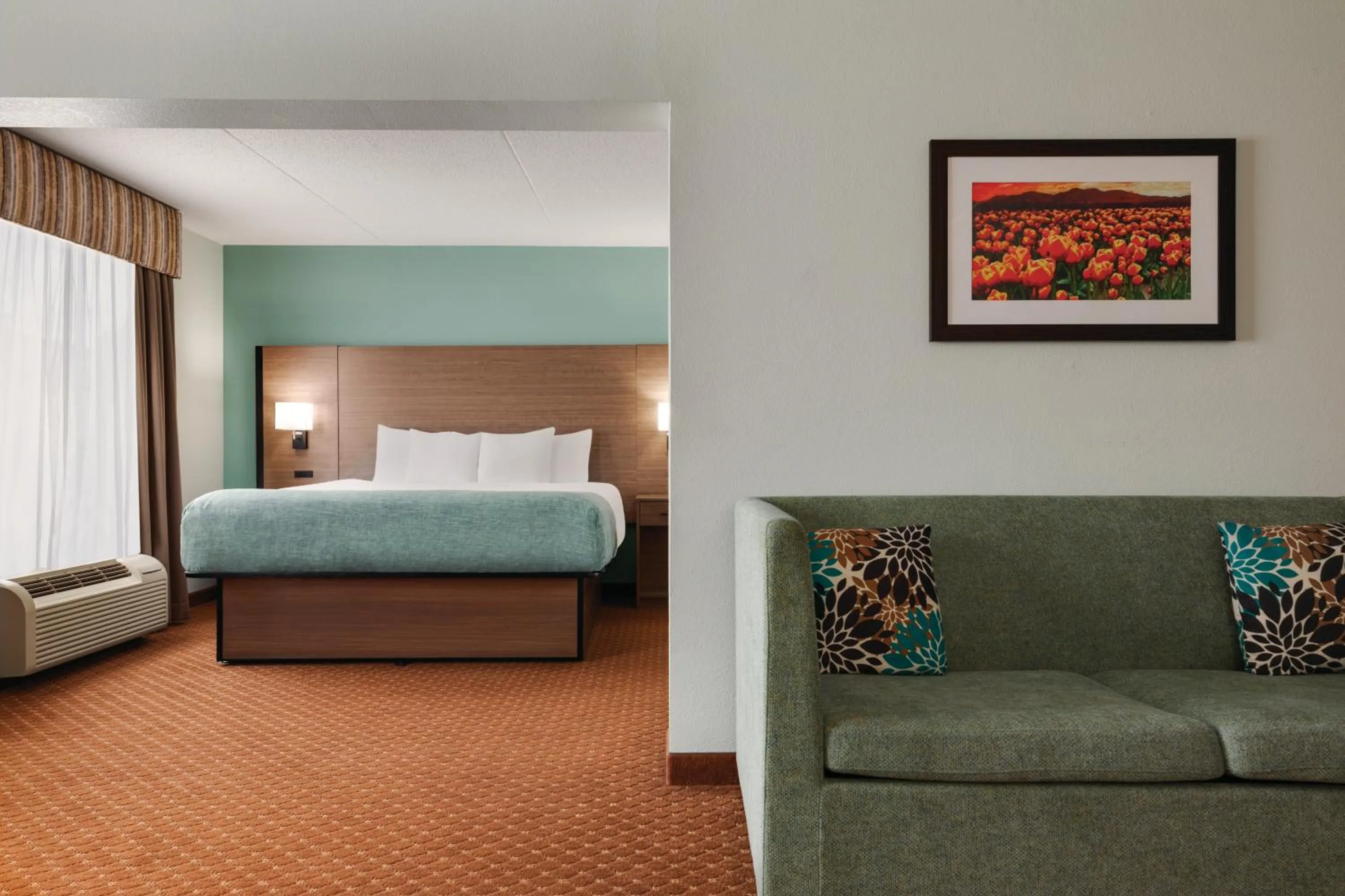 Guests, Bed in Wingate by Wyndham Louisville East