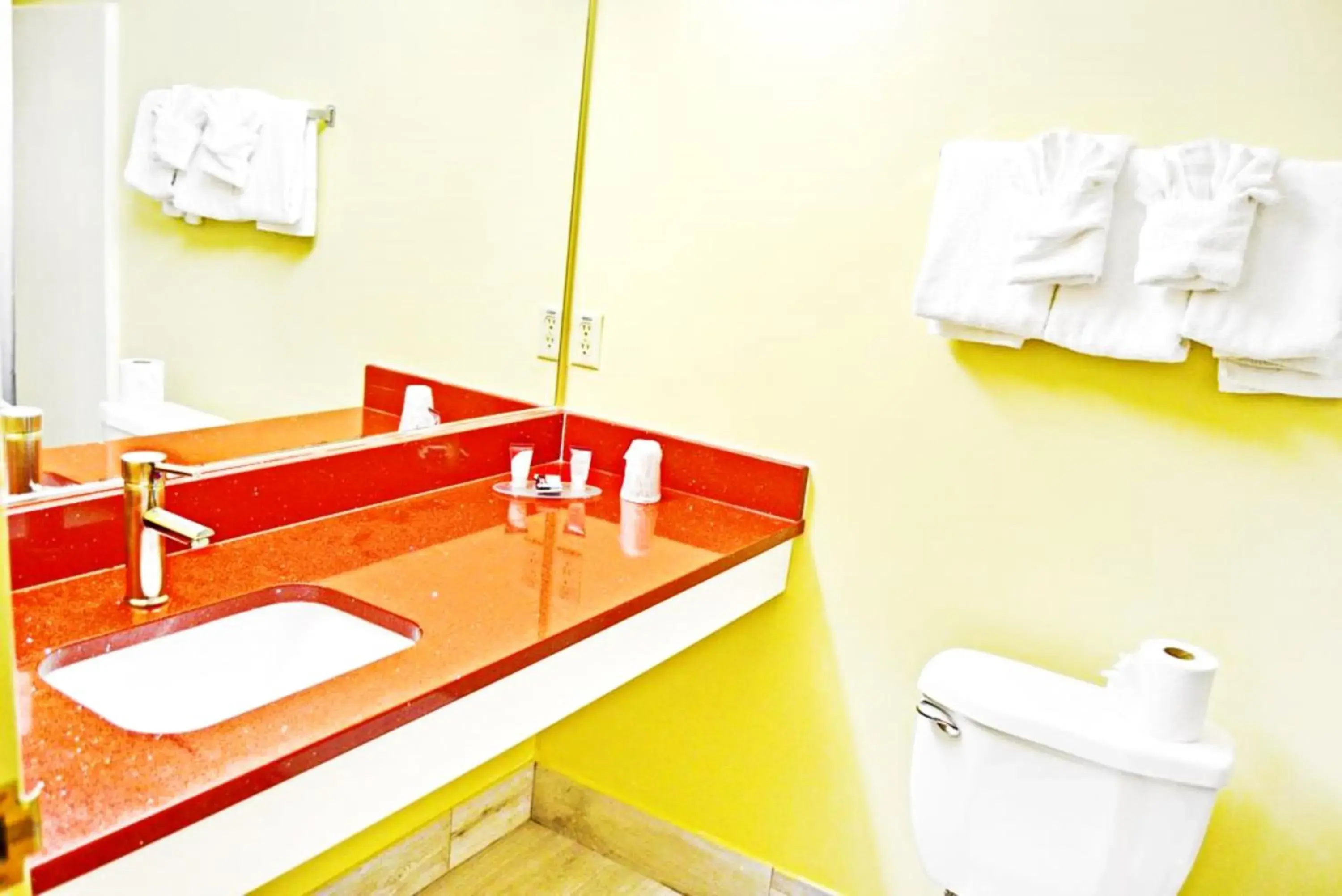 Deluxe King Room Smoking in Flagship Inn & Suites Deluxe King Room Smoking in Flagship Inn & Suites