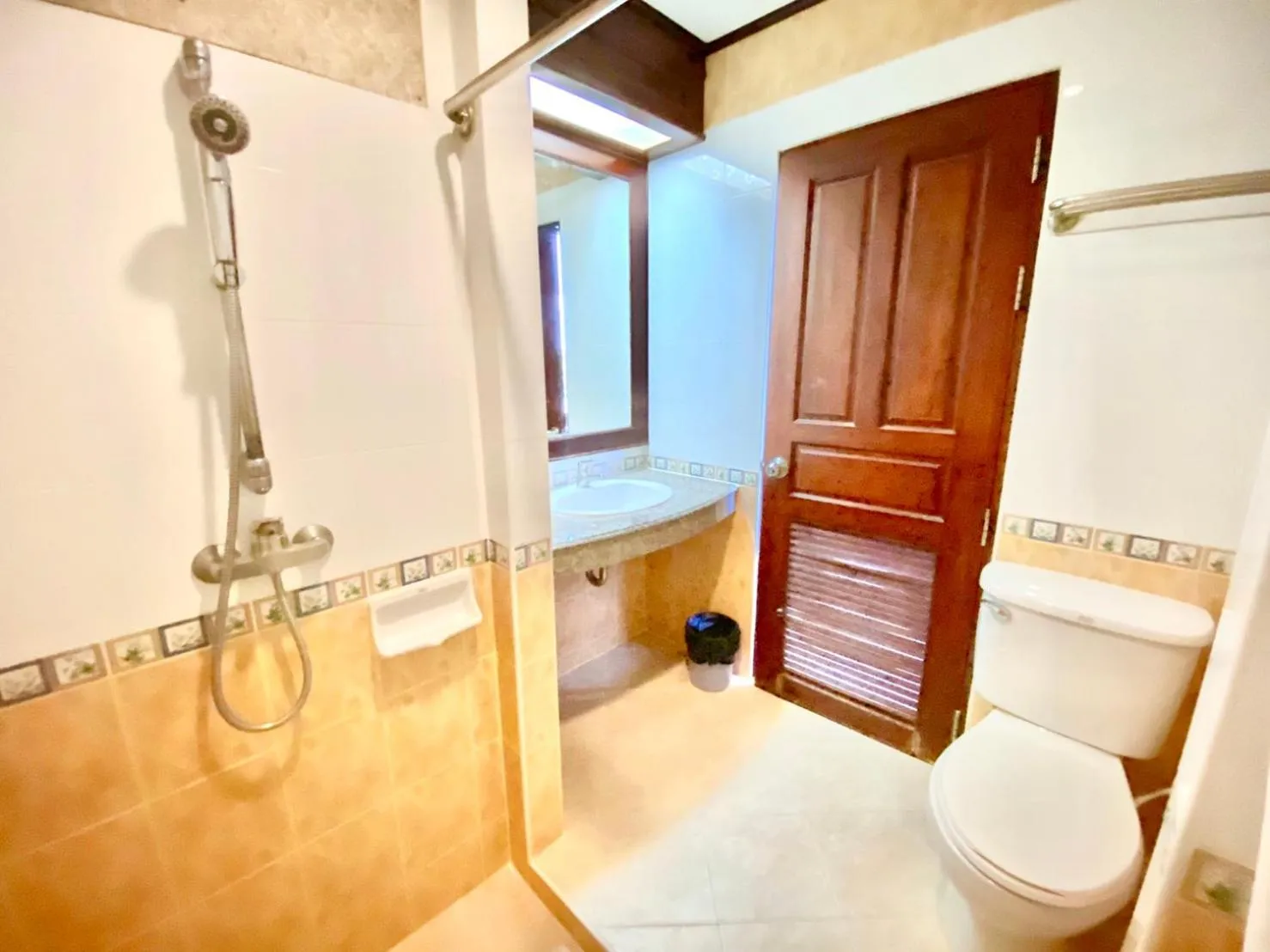 Shower in Crystal Hotel Krabi