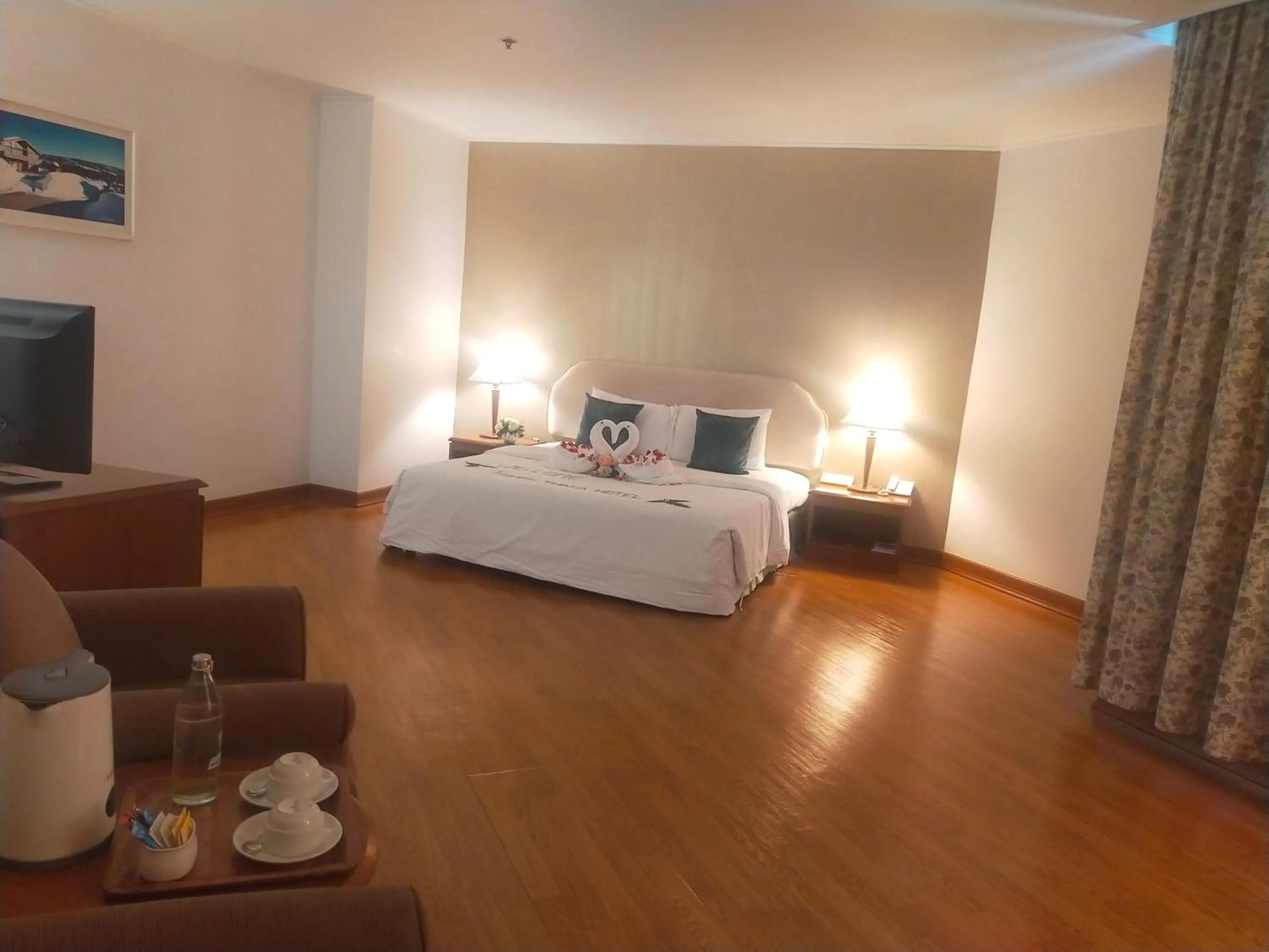 Bed in Thumrin Thana Hotel