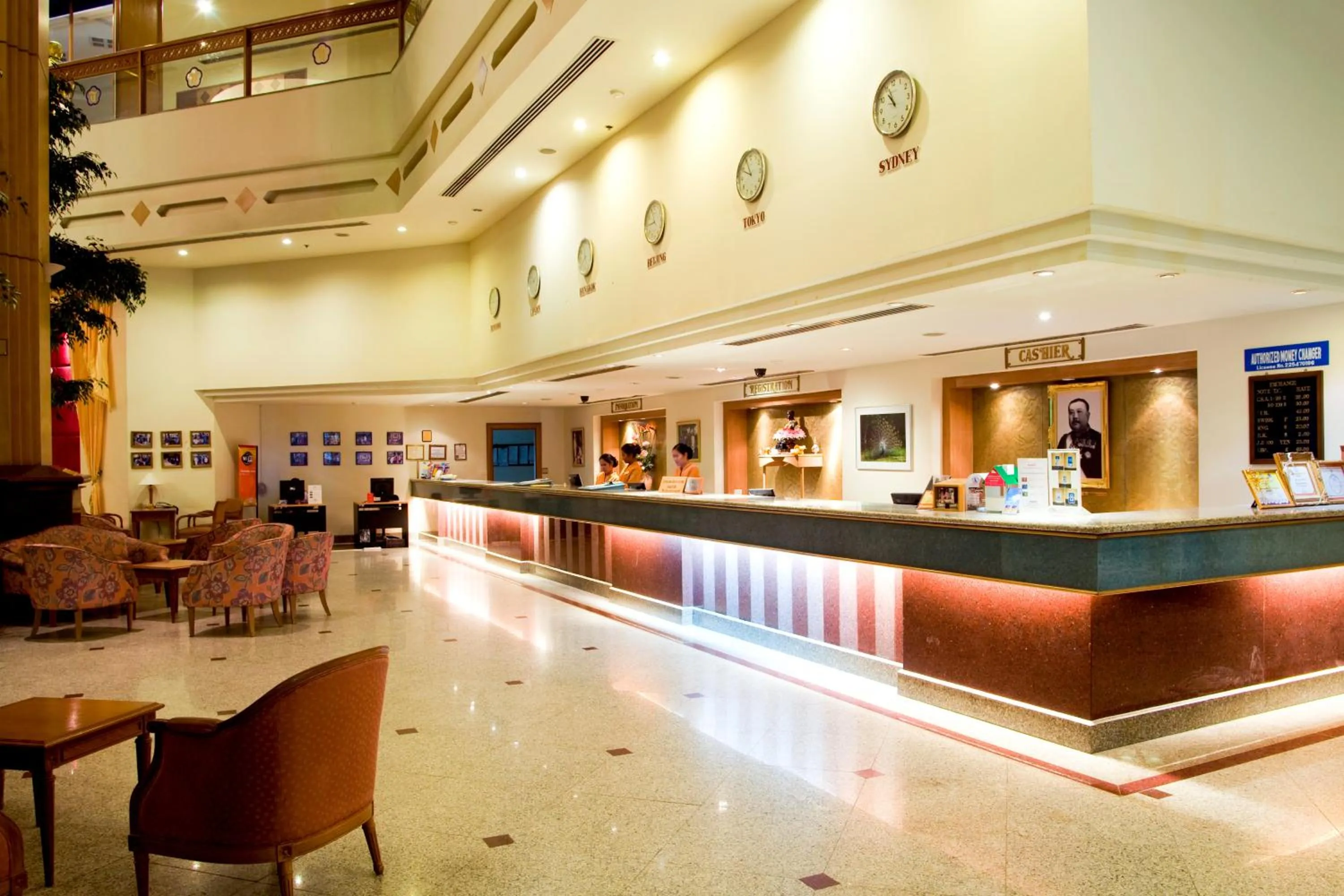 Lobby or reception in Thumrin Thana Hotel