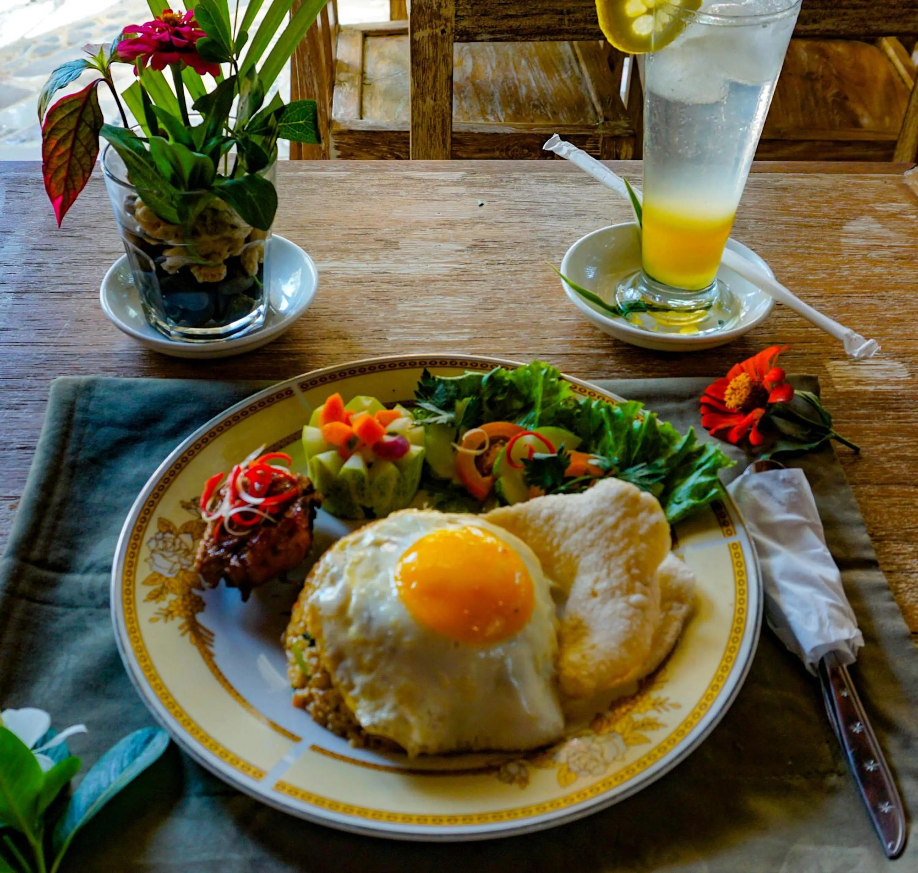 Food and drinks in Wisma Pulau Merah