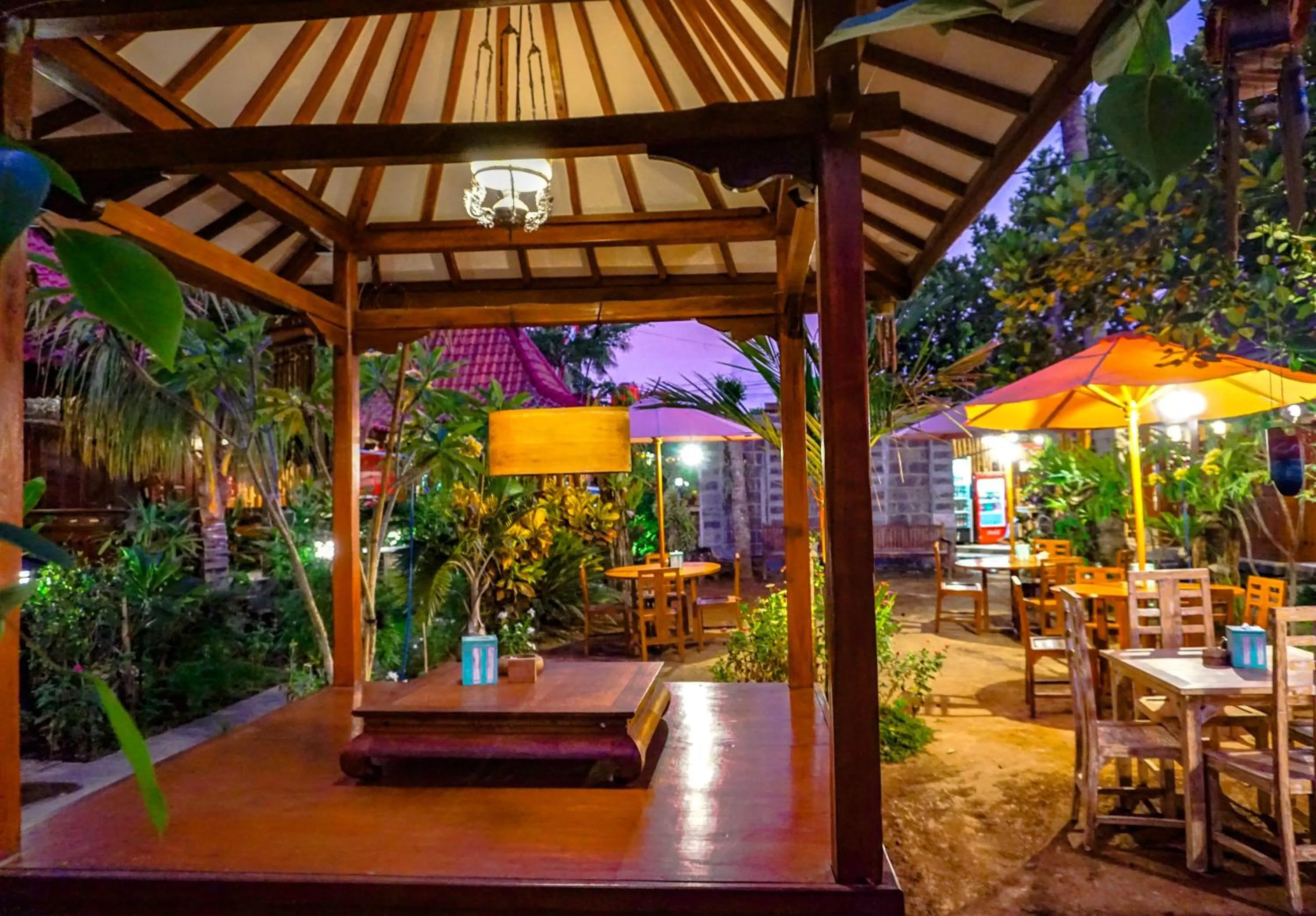 Restaurant/places to eat in Wisma Pulau Merah