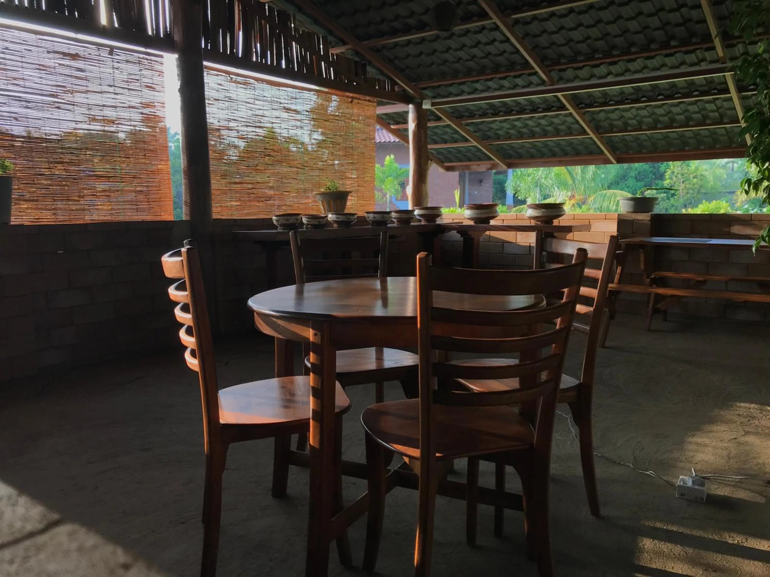 Restaurant/places to eat in Aki Villa