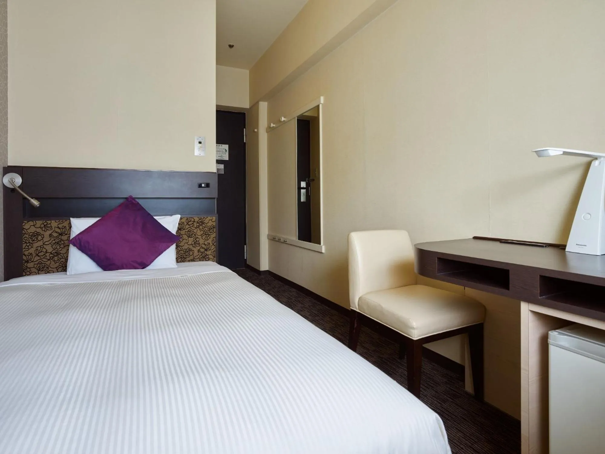 Photo of the whole room, TV/Entertainment Center in Mitsui Garden Hotel Osaka Yodoyabashi