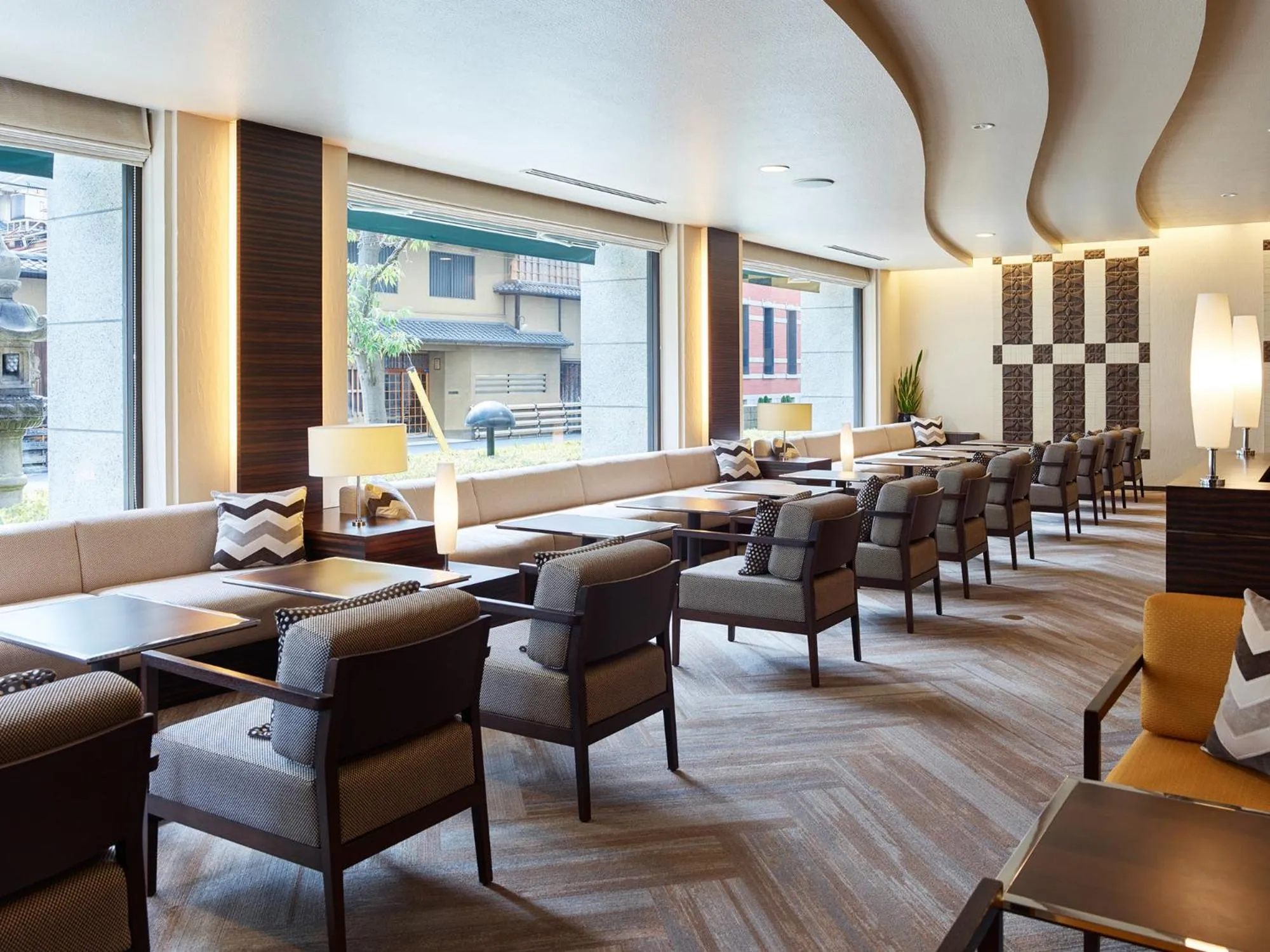 Communal lounge/ TV room, Lounge/Bar in Mitsui Garden Hotel Osaka Yodoyabashi