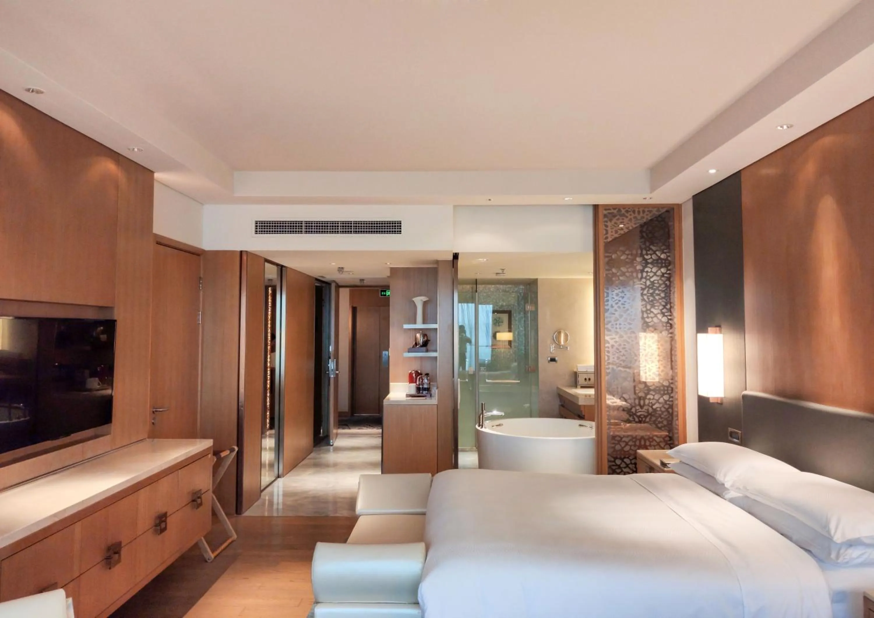 Photo of the whole room, Bed in JW Marriott Hotel Sanya Dadonghai Bay