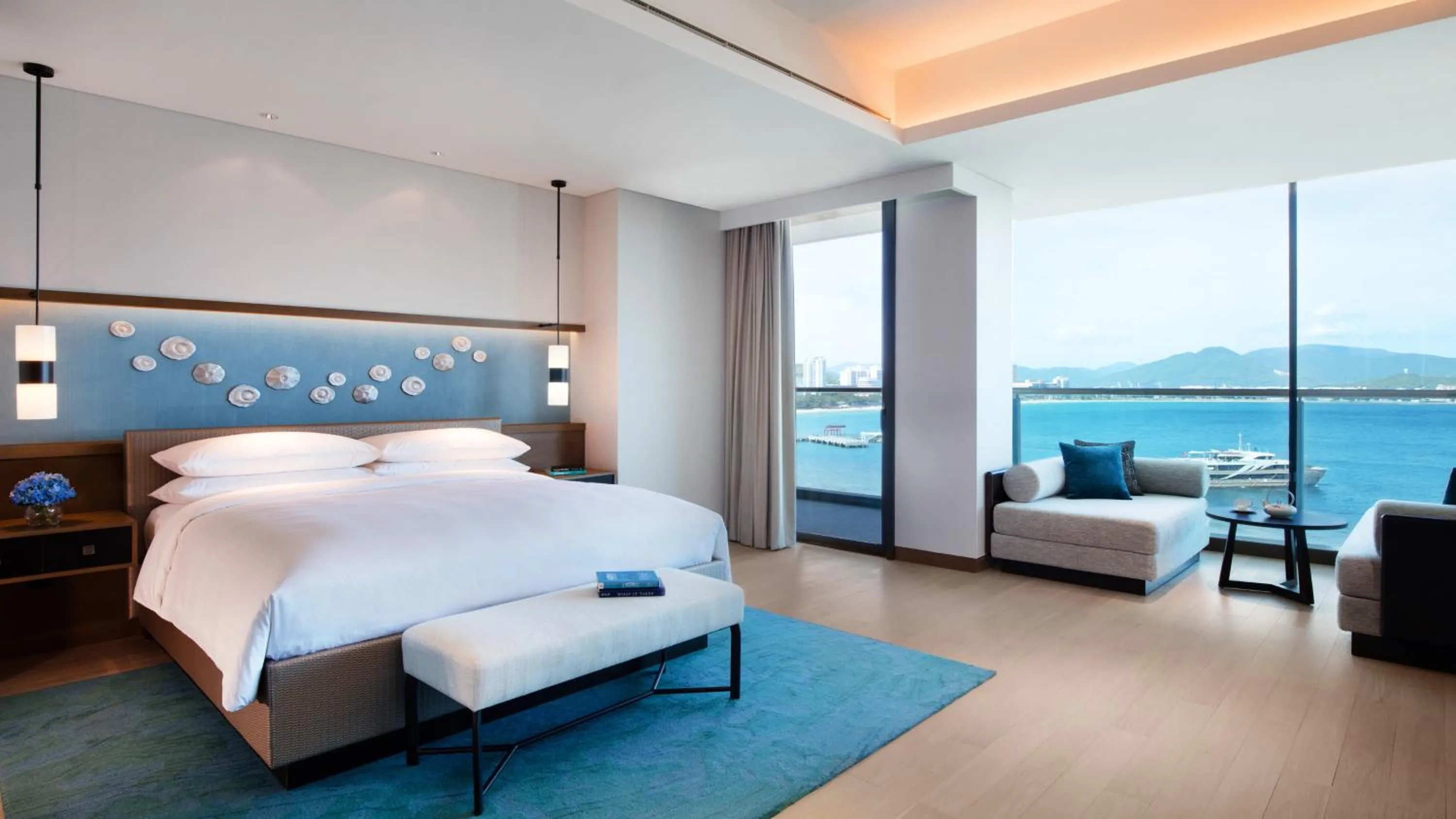 Photo of the whole room, Bed in JW Marriott Hotel Sanya Dadonghai Bay