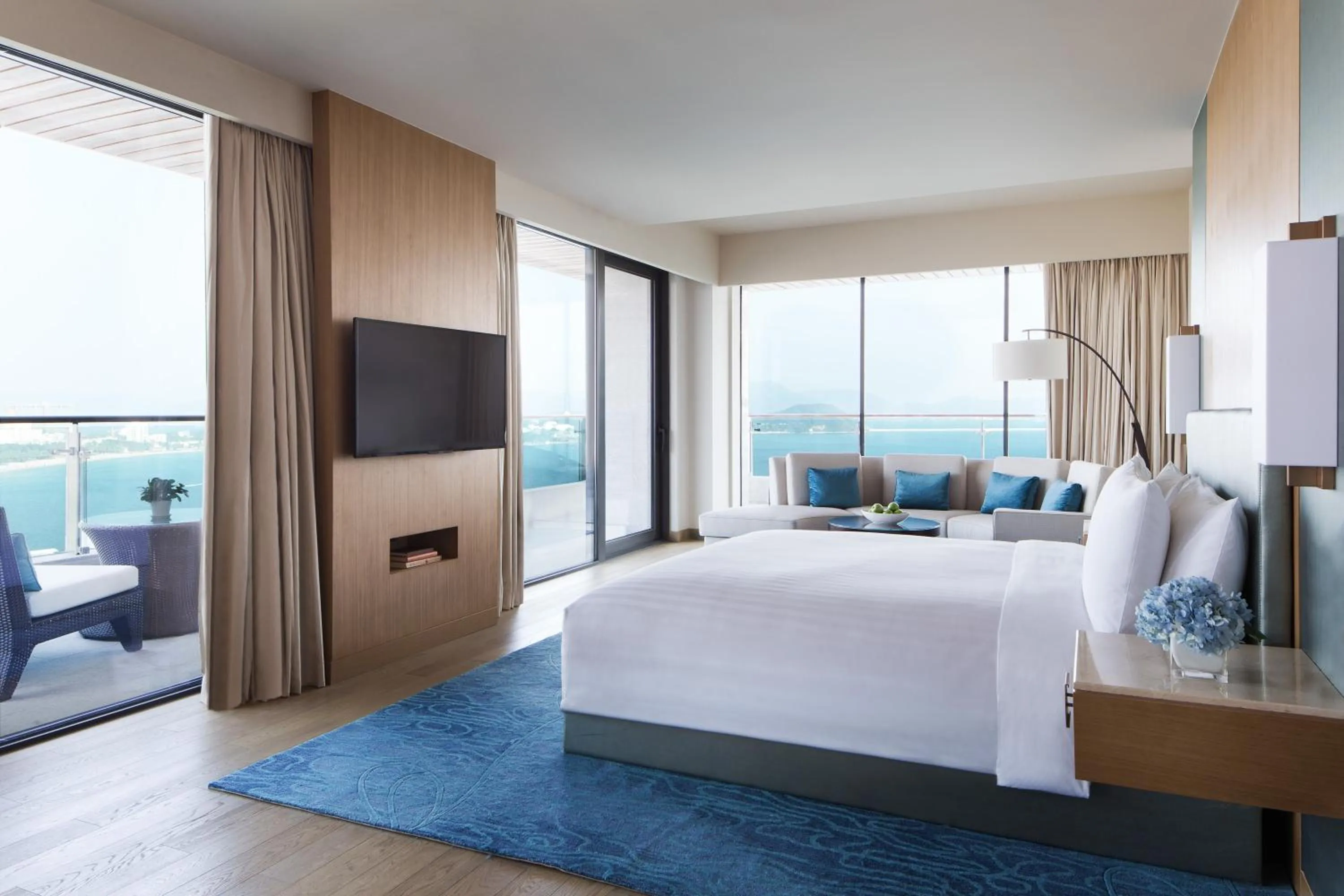Photo of the whole room, Bed in JW Marriott Hotel Sanya Dadonghai Bay