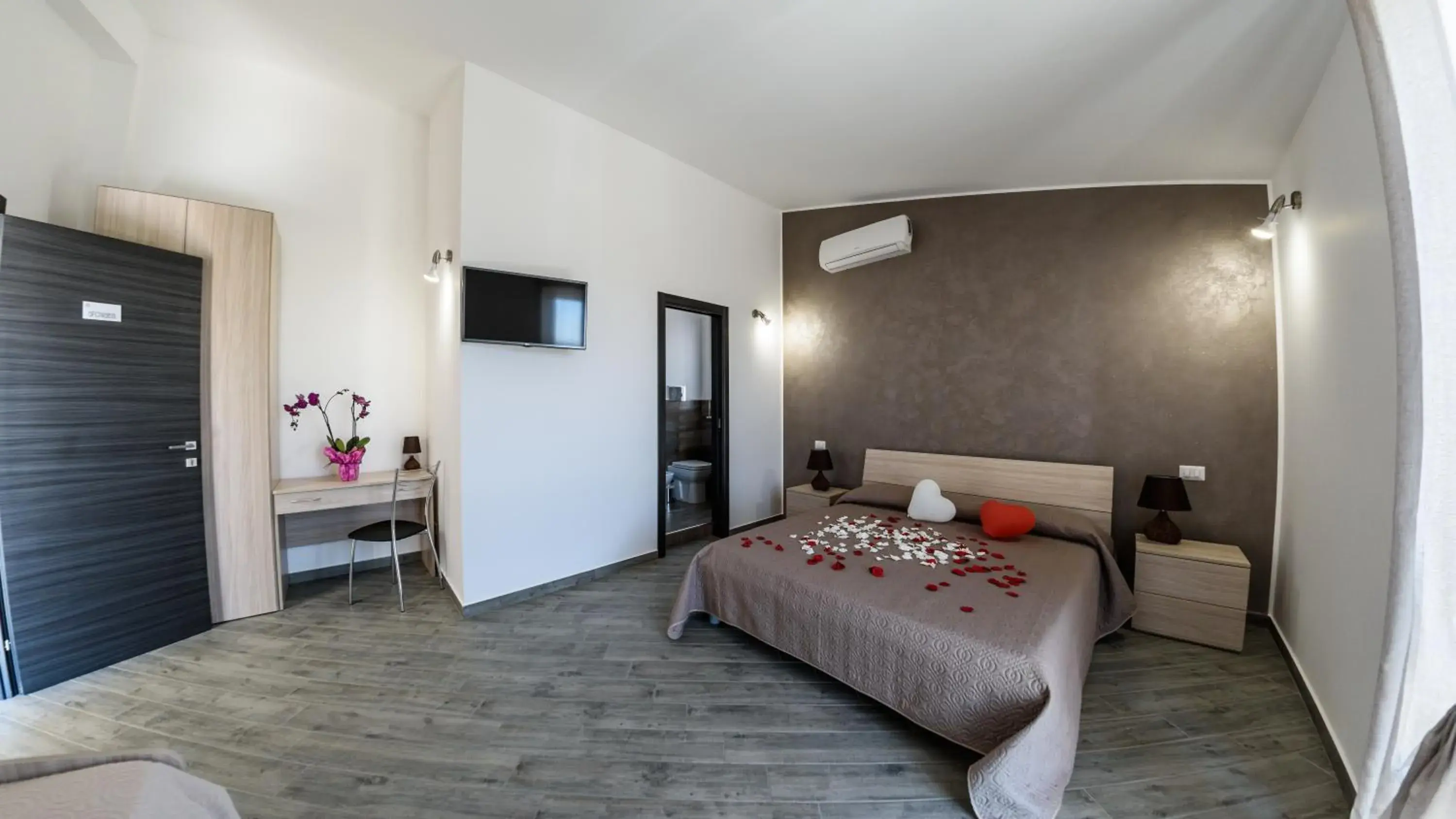 Triple Room in B&B Villa Fiorita Triple Room in B&B Villa Fiorita