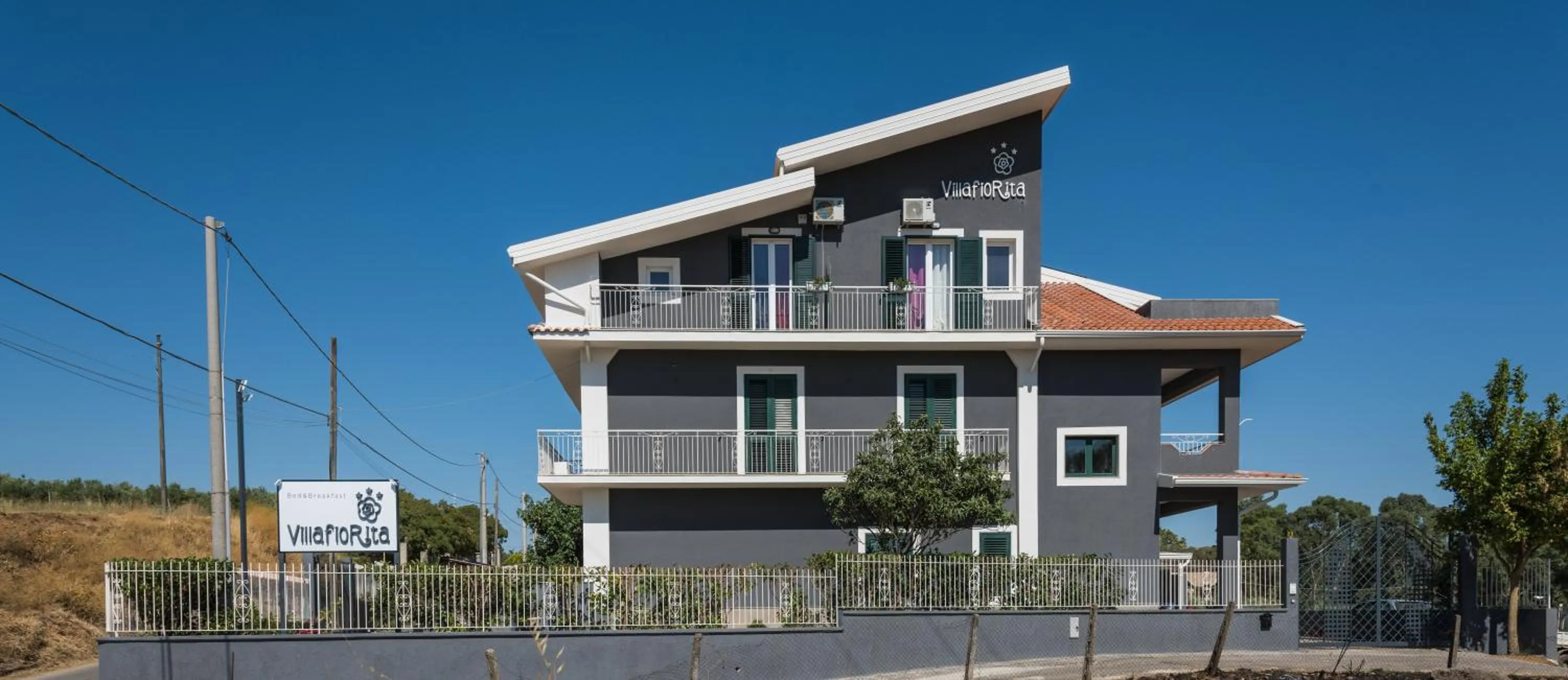 Facade/entrance in B&B Villa Fiorita