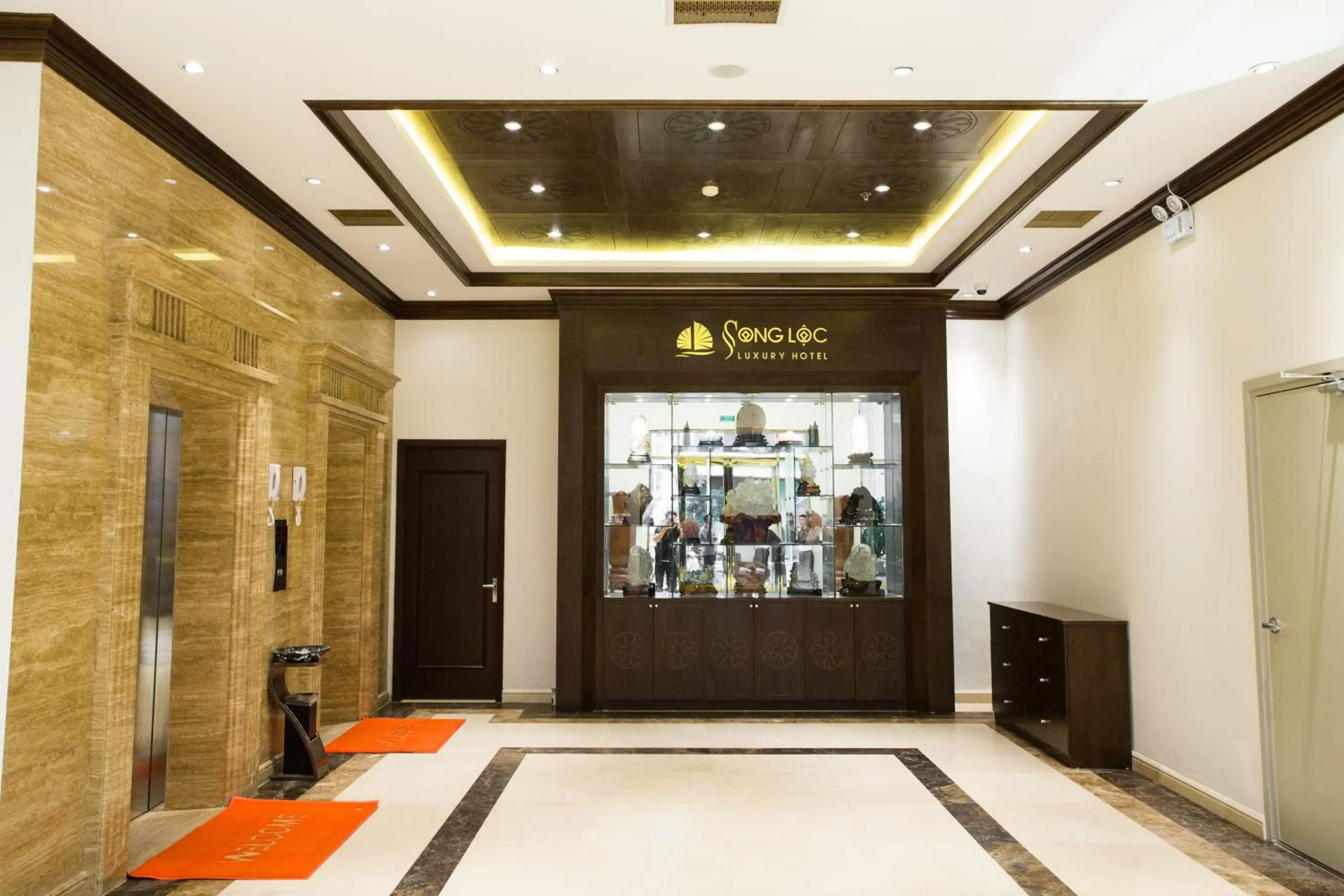 On-site shops in Song Loc Luxury Hotel