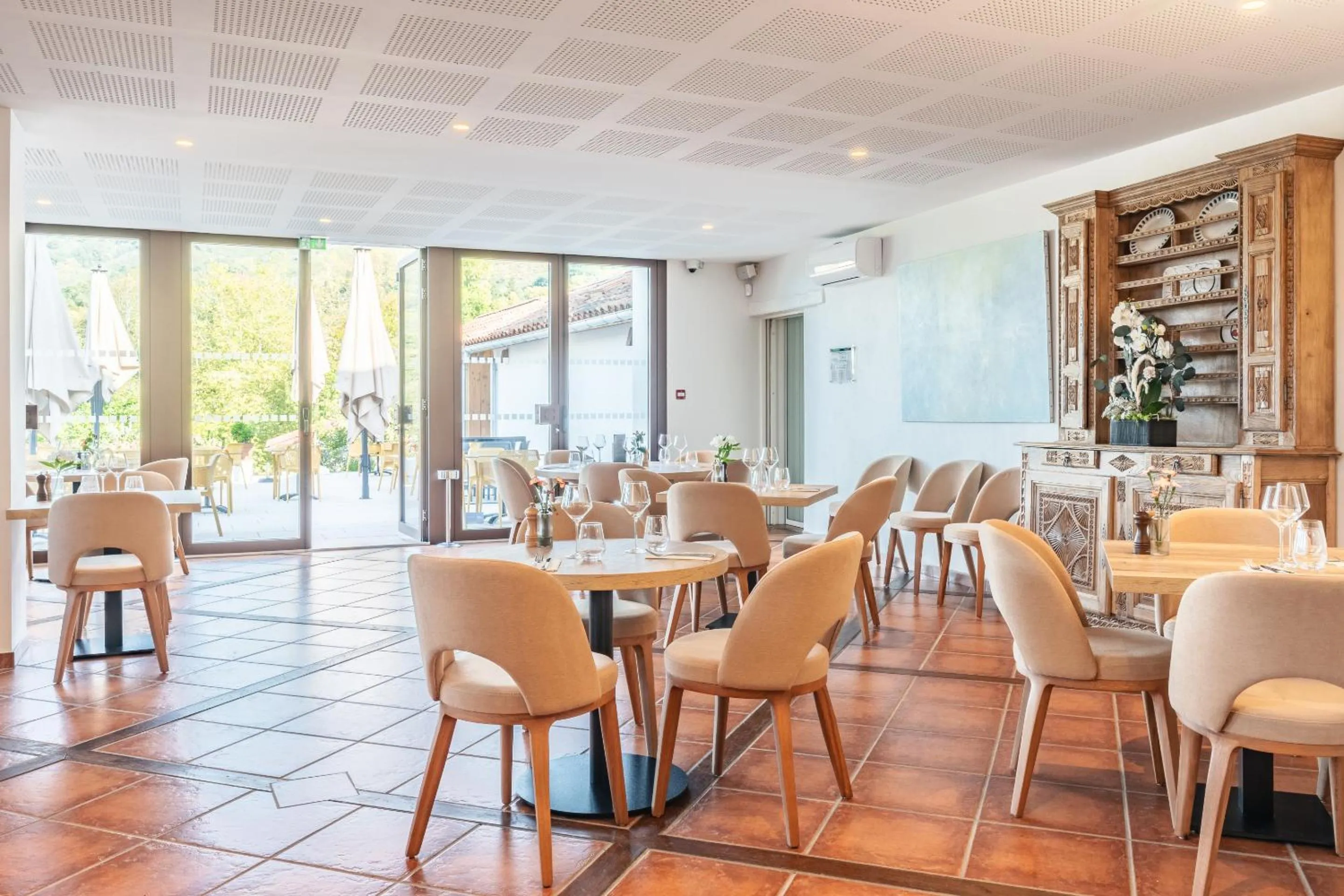 Dining area in Hôtel Restaurant & Spa La Maison Oppoca