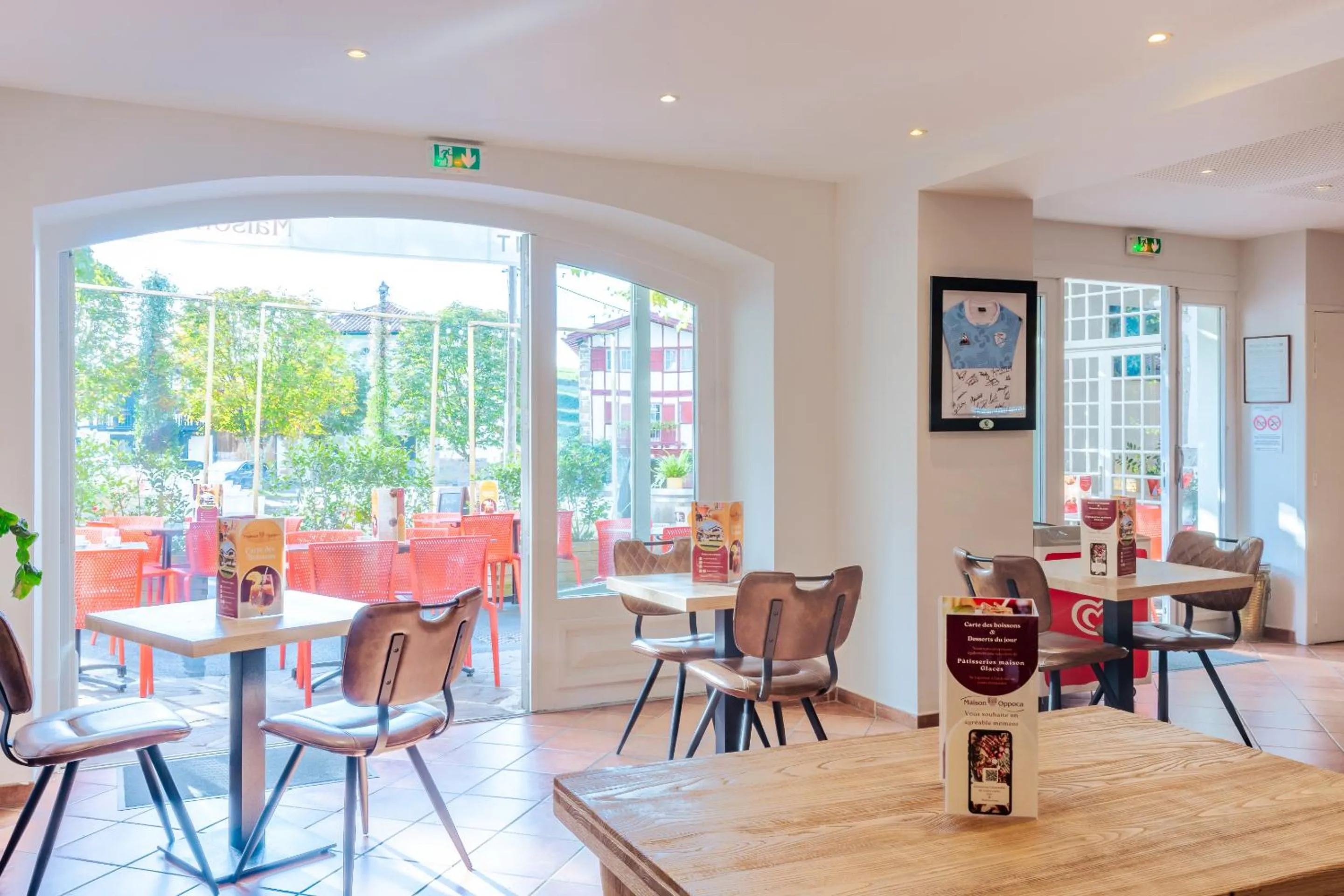 Lounge or bar in Hôtel Restaurant & Spa La Maison Oppoca