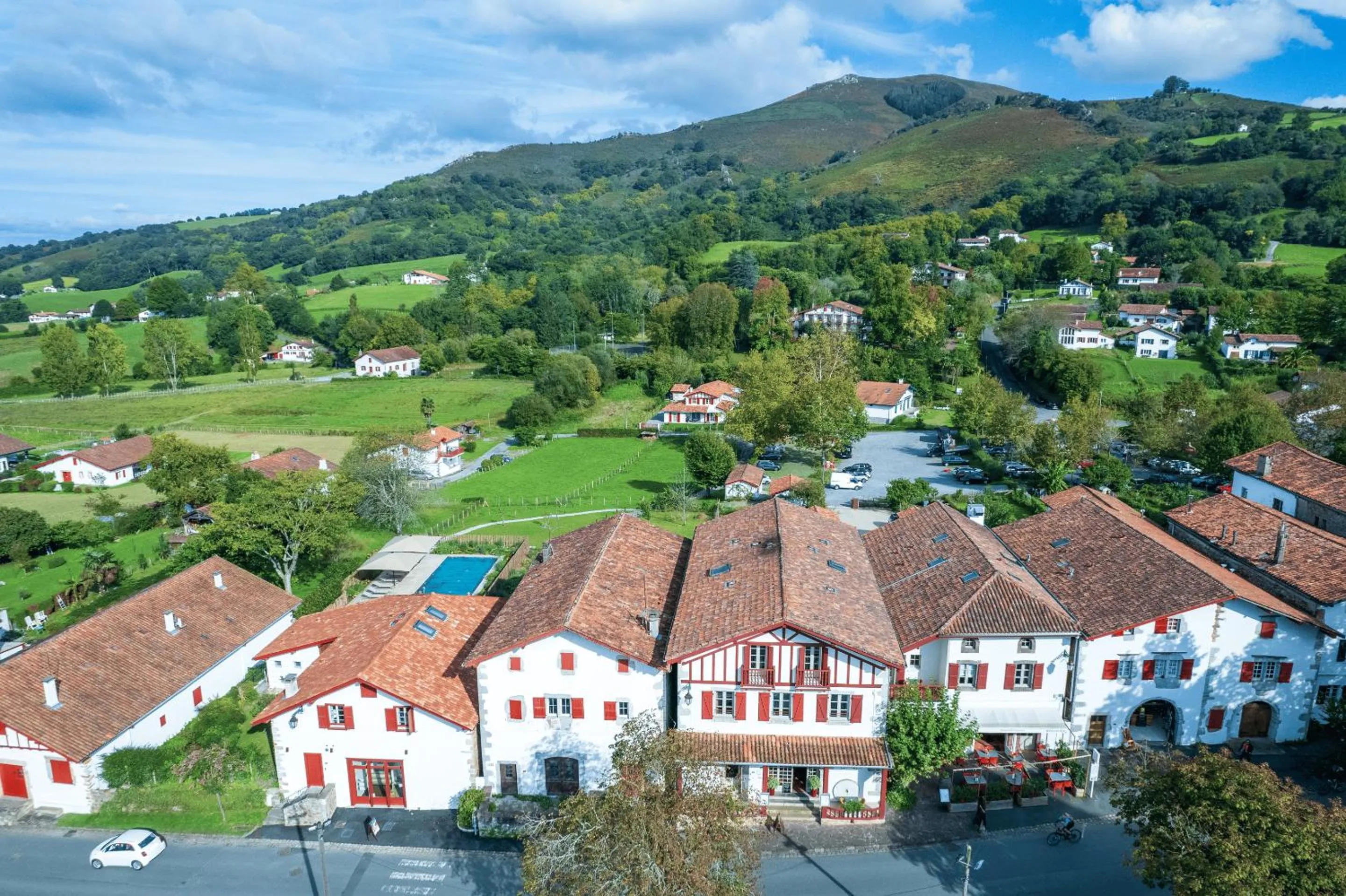 Property building in Hôtel Restaurant & Spa La Maison Oppoca
