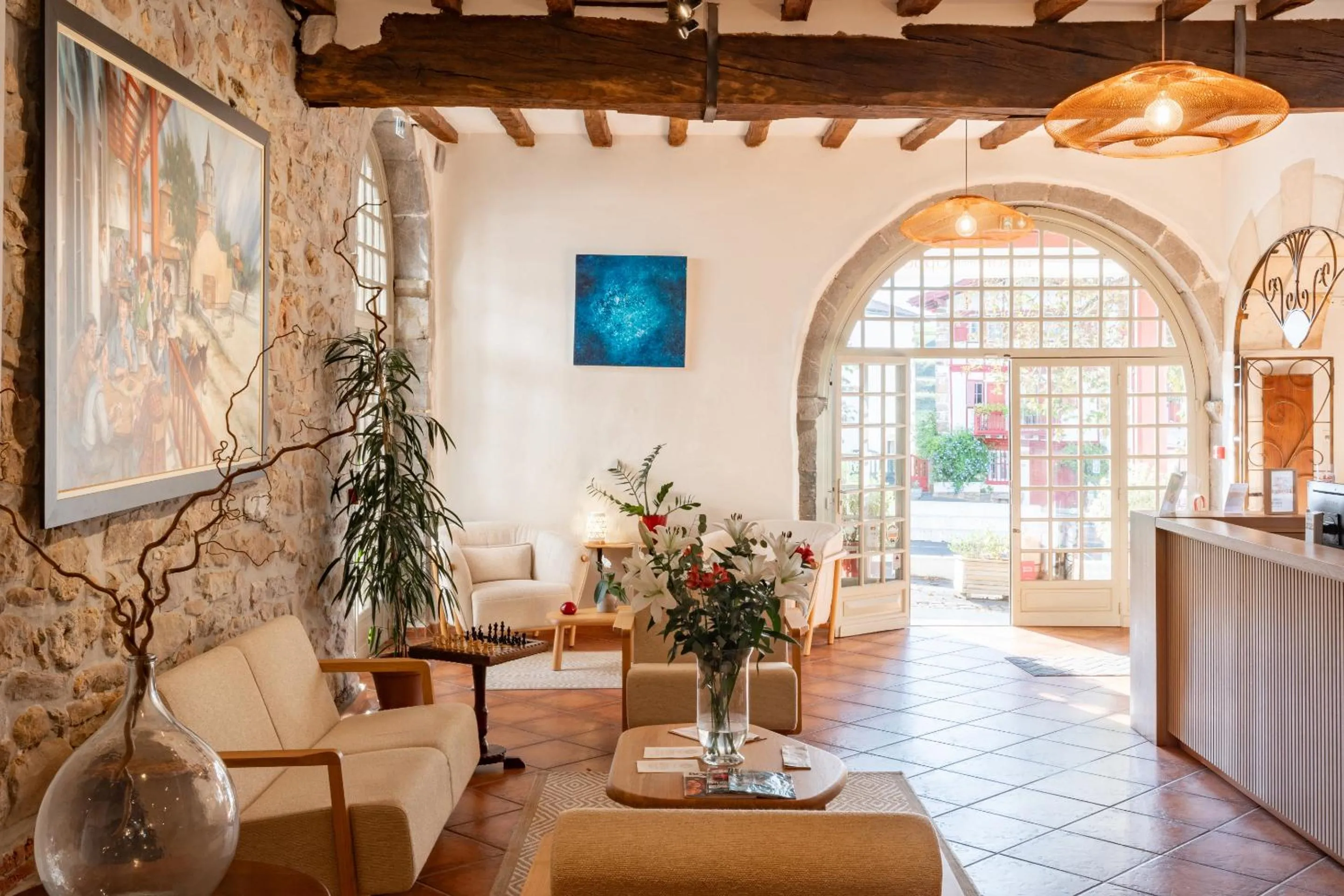 Lobby or reception in Hôtel Restaurant & Spa La Maison Oppoca