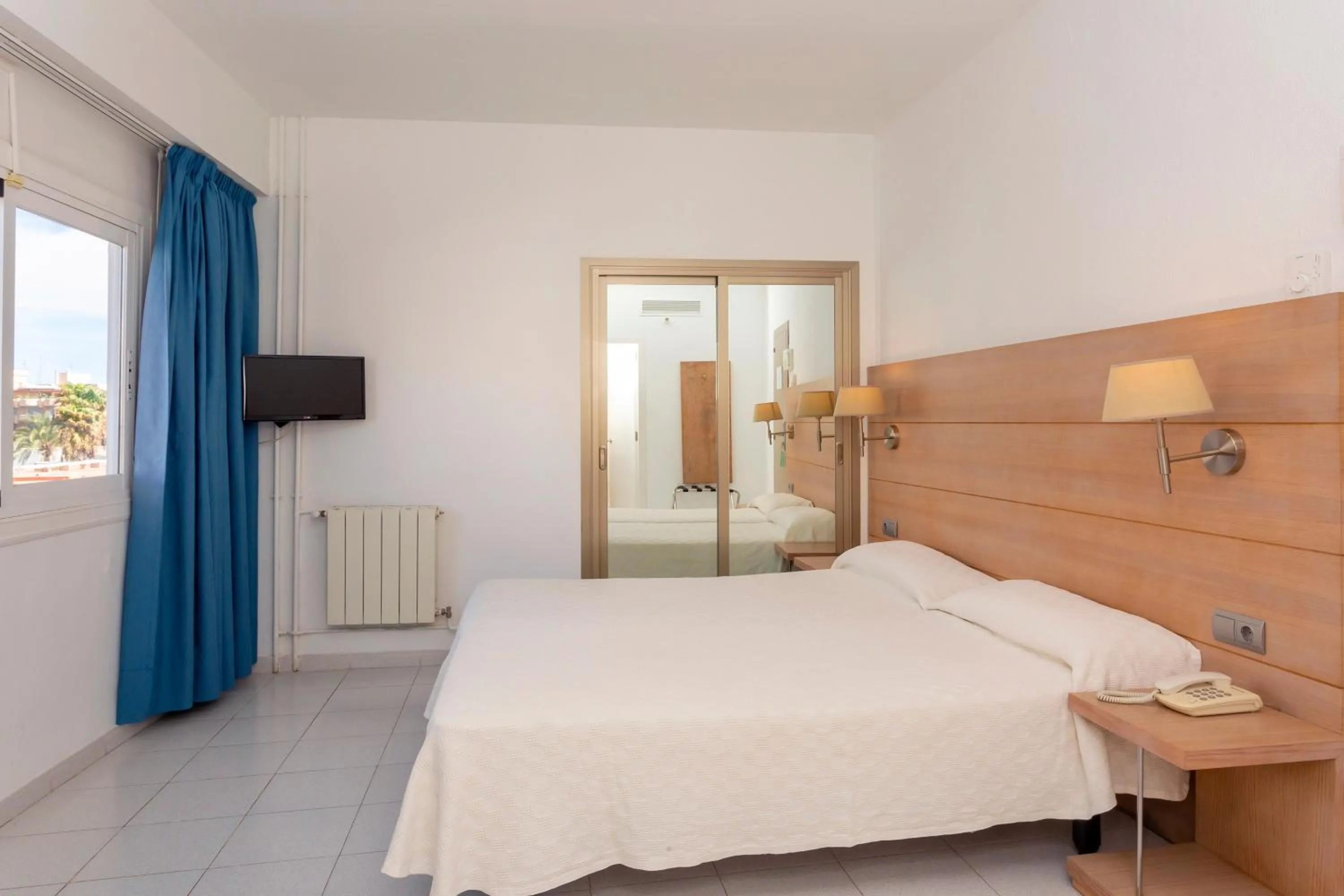 Photo of the whole room, Bed in Hotel Ibiza Playa