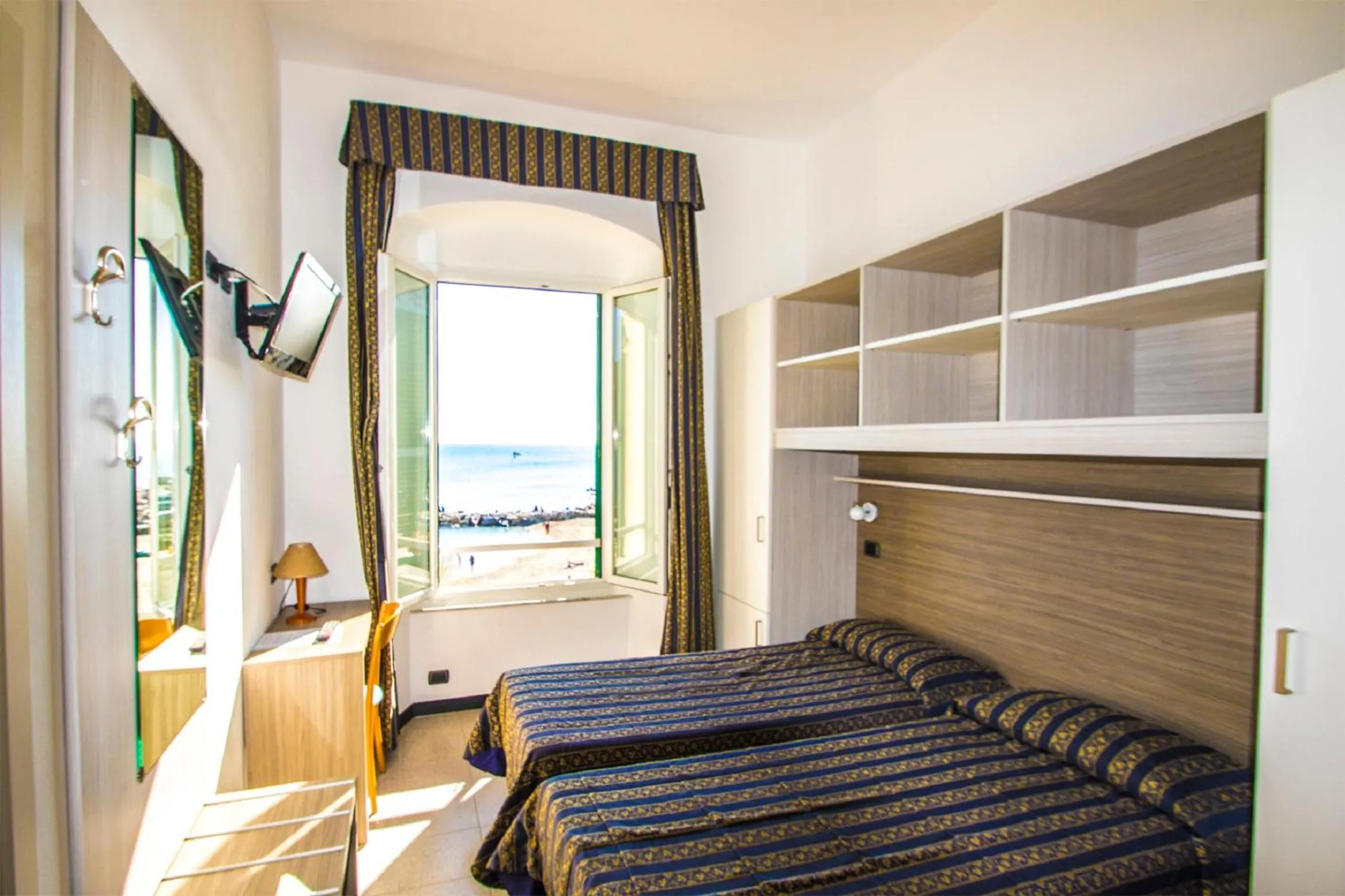 Day, Bed in Hotel Baia