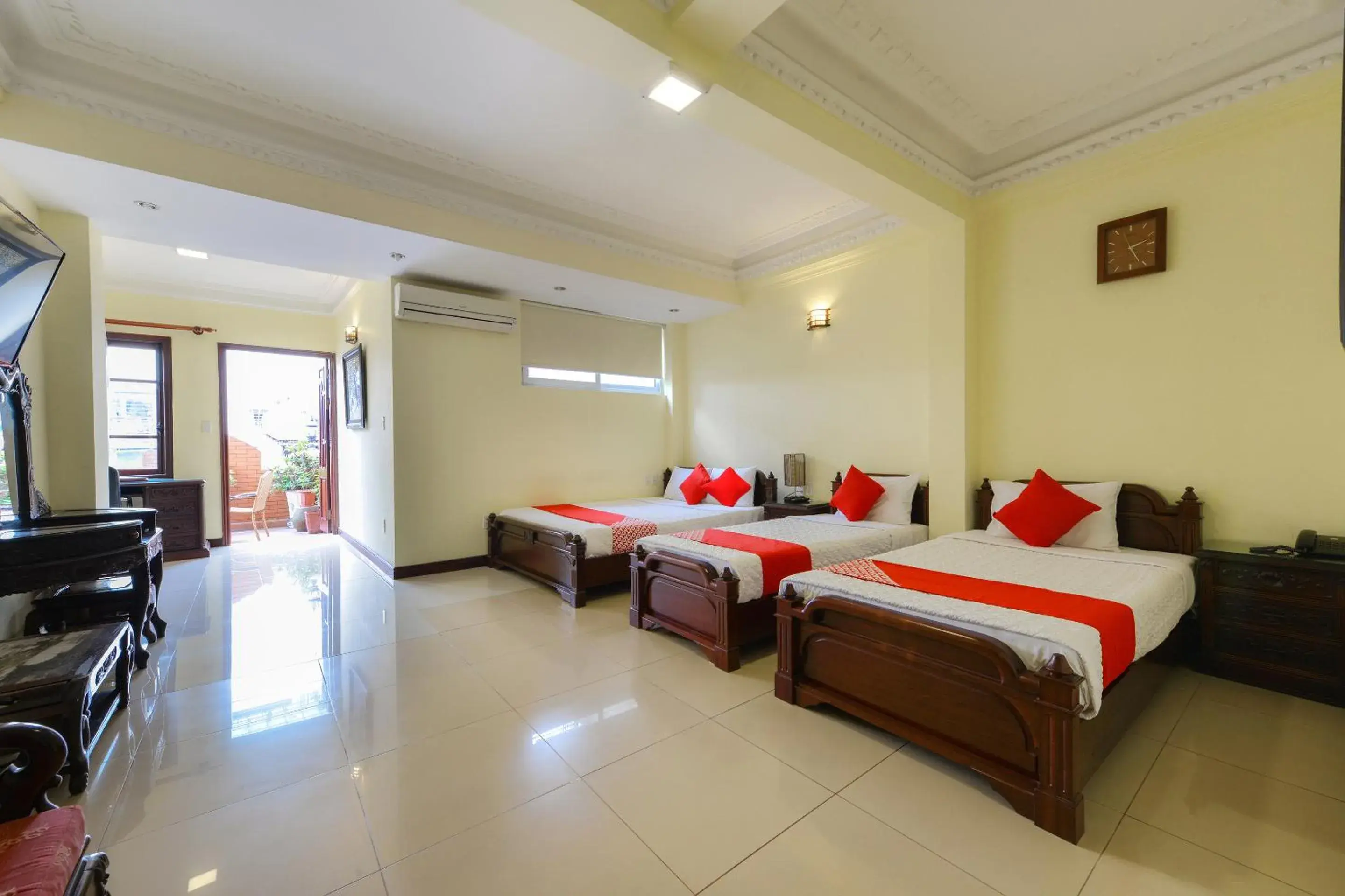 Family Room with Balcony in Lucky 2 Hotel & Travel Family Room with Balcony in Lucky 2 Hotel & Travel