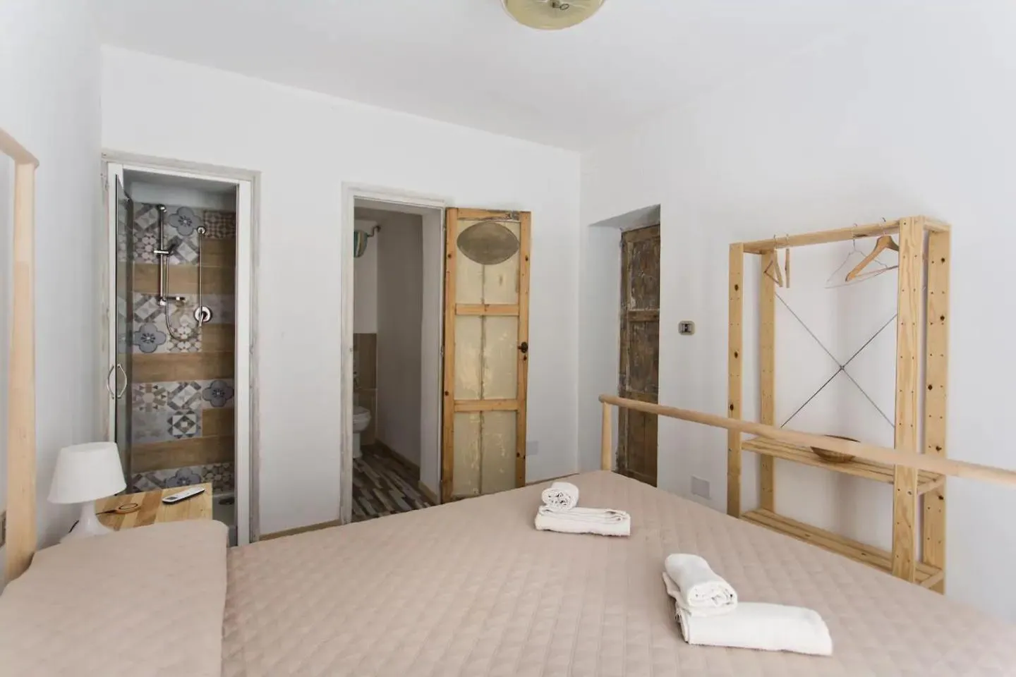 Photo of the whole room, Bed in Artisan Maison Palermo