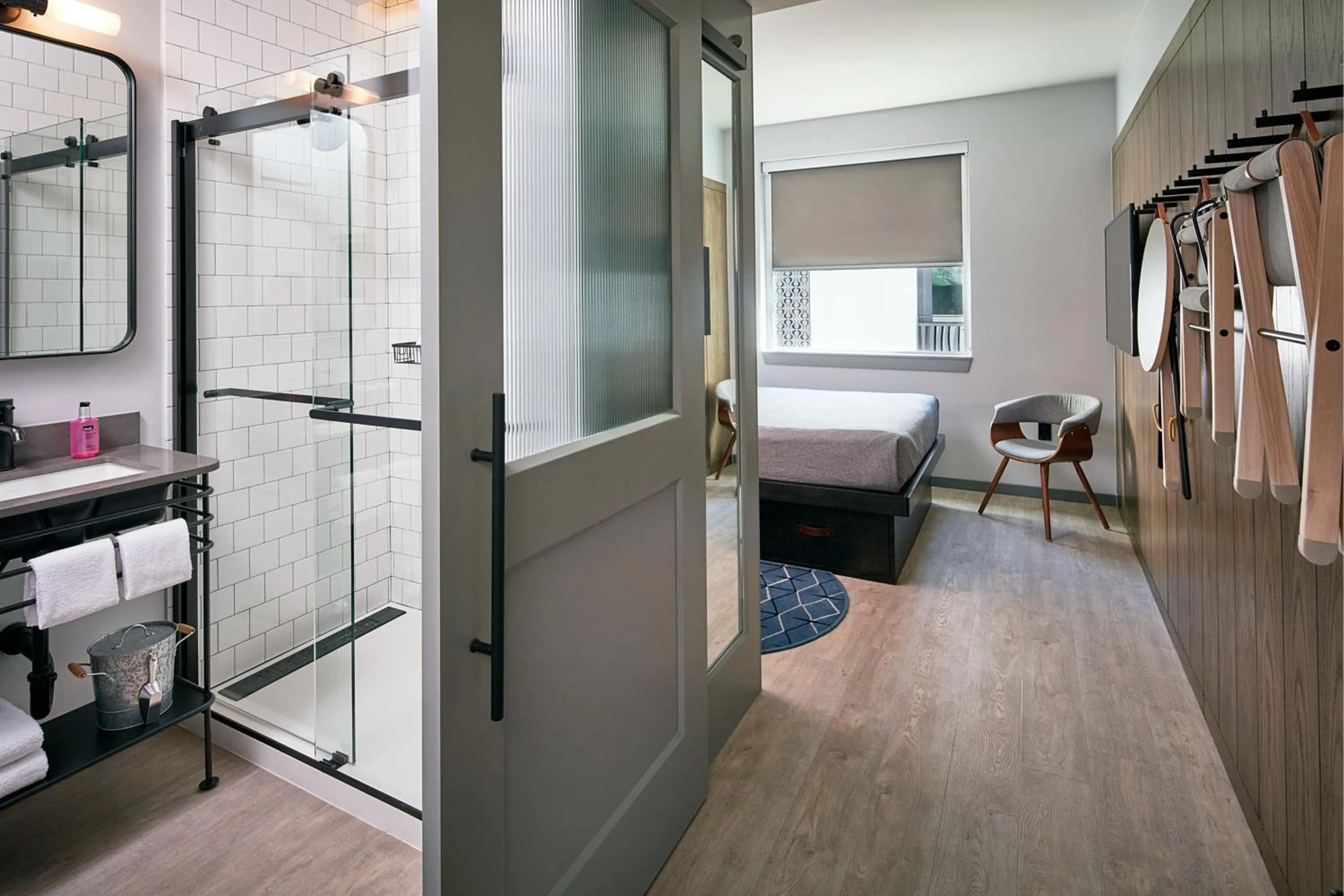 Photo of the whole room, Bed in MOXY Denver Cherry Creek