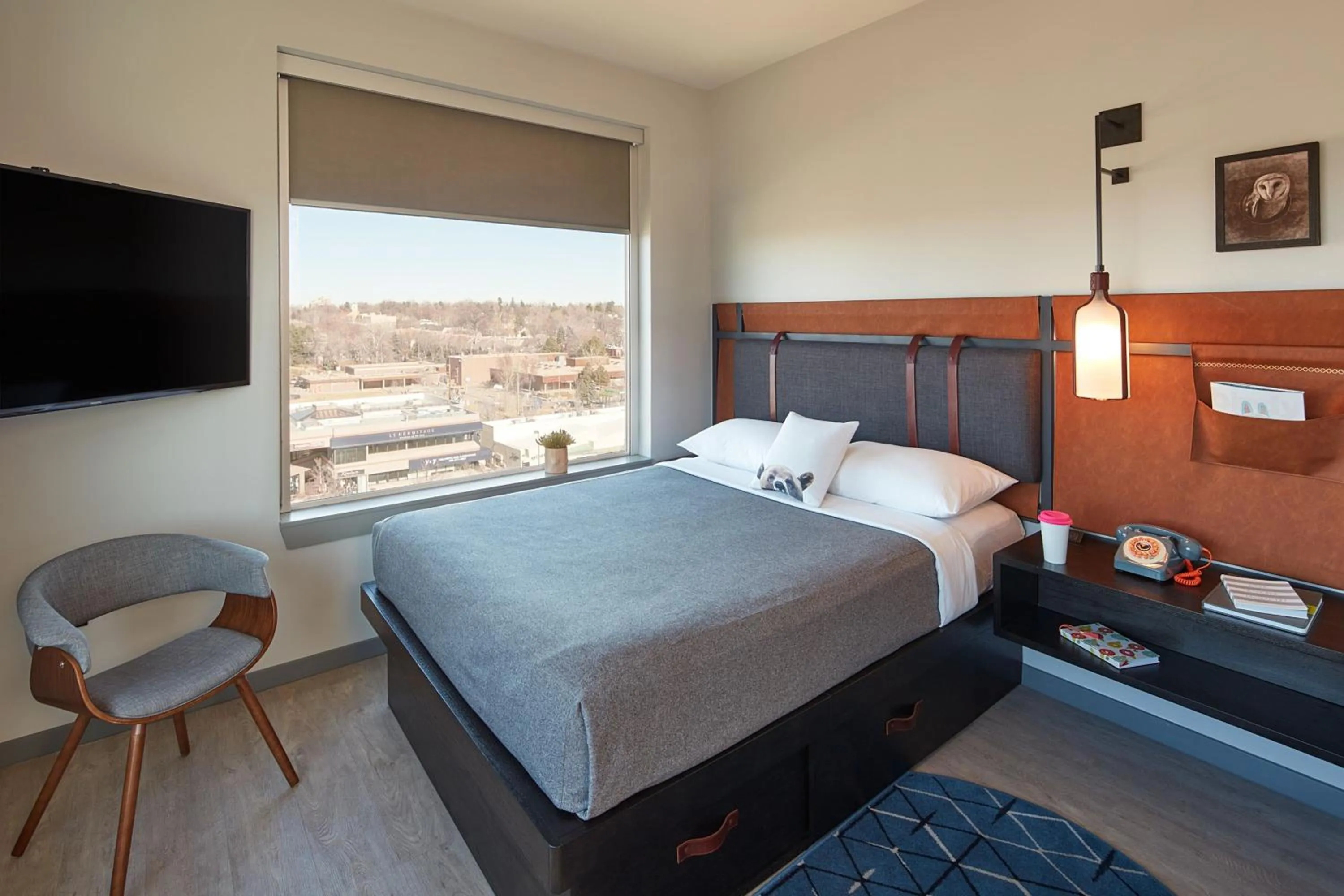 Photo of the whole room, Bed in MOXY Denver Cherry Creek